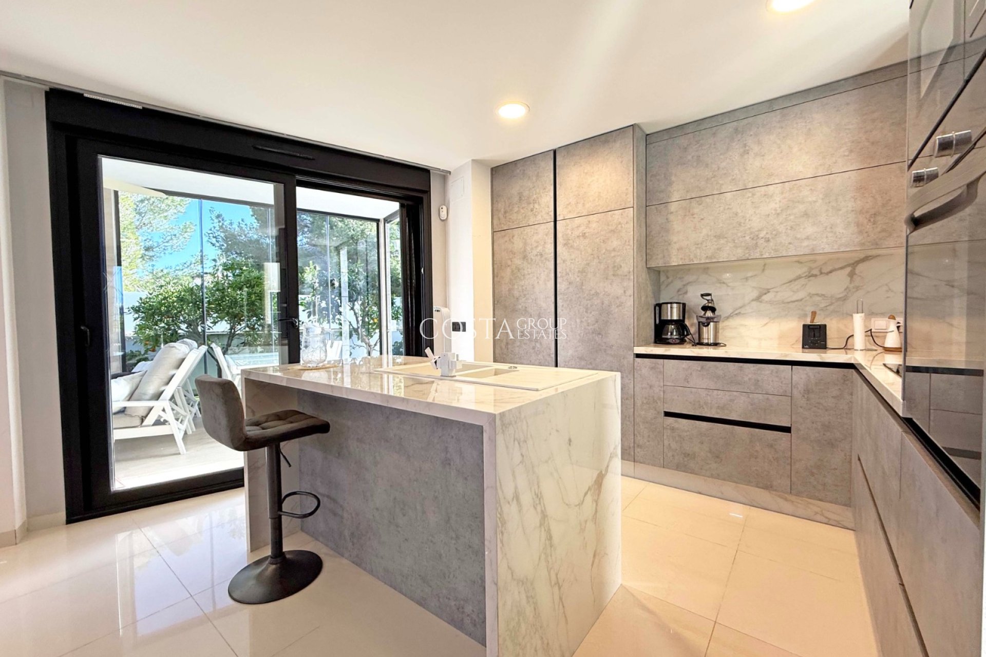 Odsprzedaż - Willa -
Orihuela Costa - Villamartín