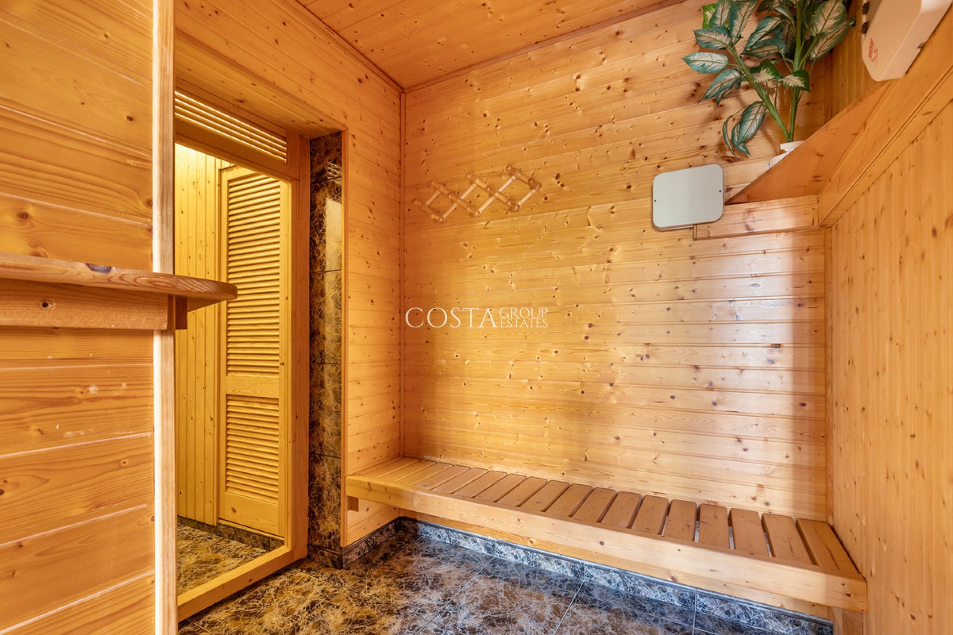 Odsprzedaż - Willa -
Orihuela Costa