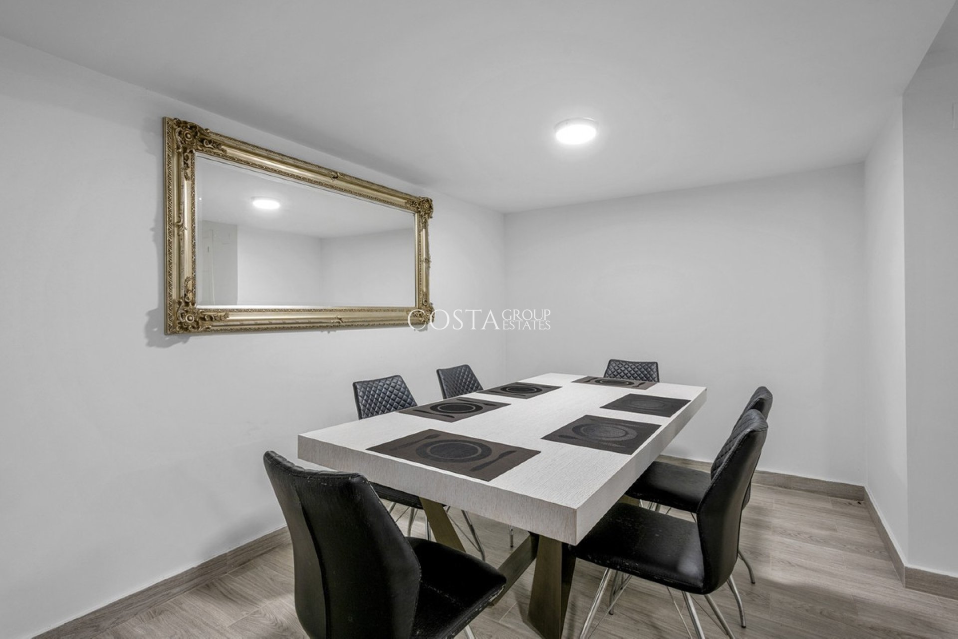 Odsprzedaż - Willa -
Orihuela Costa