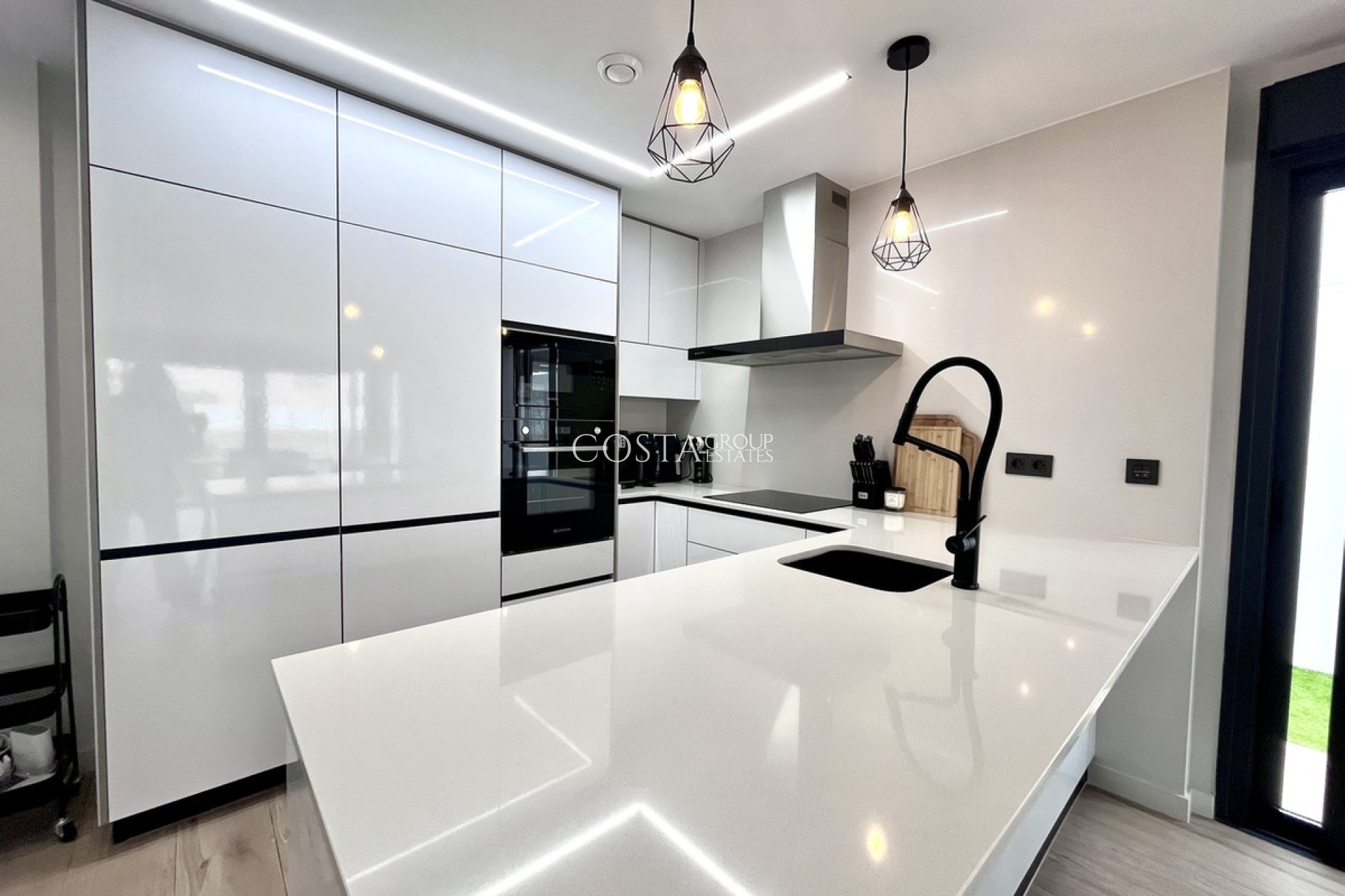 Odsprzedaż - Willa -
Orihuela - Punta Prima