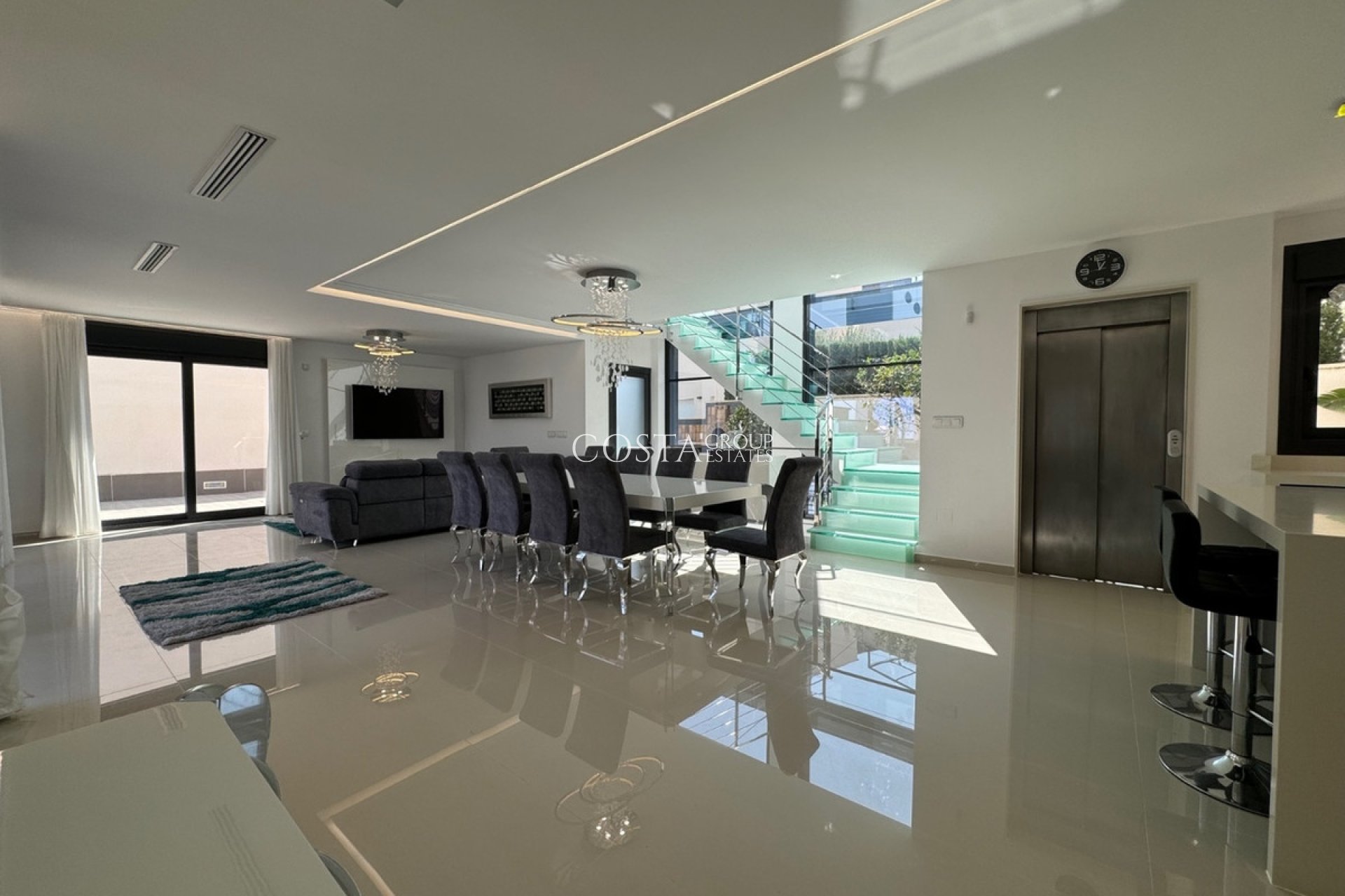 Odsprzedaż - Willa -
San Miguel de Salinas - San Miguel de Salinas Centro