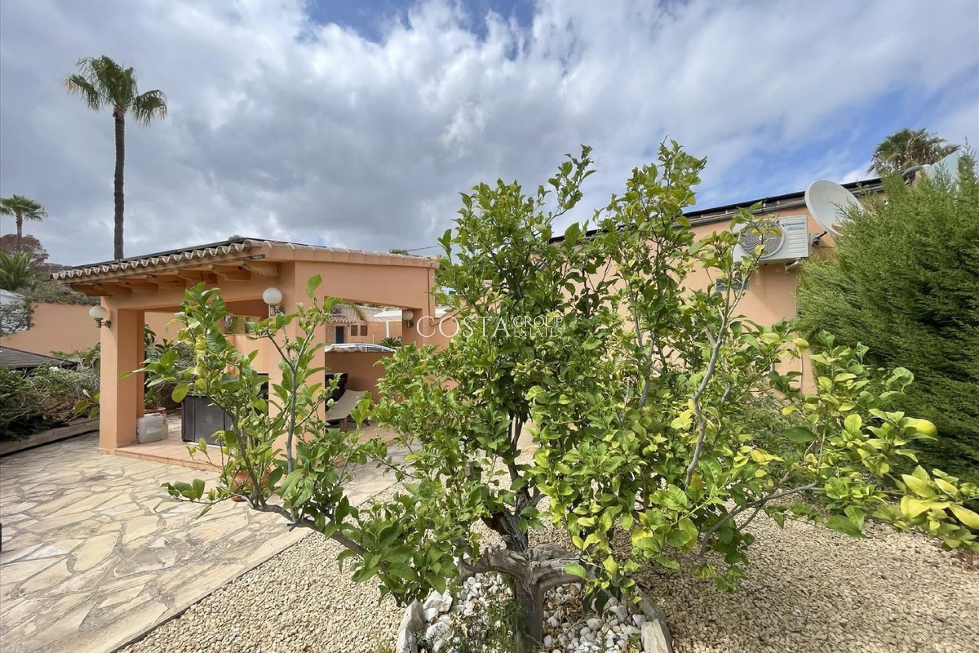 Odsprzedaż - Willa -
Teulada - Moraira