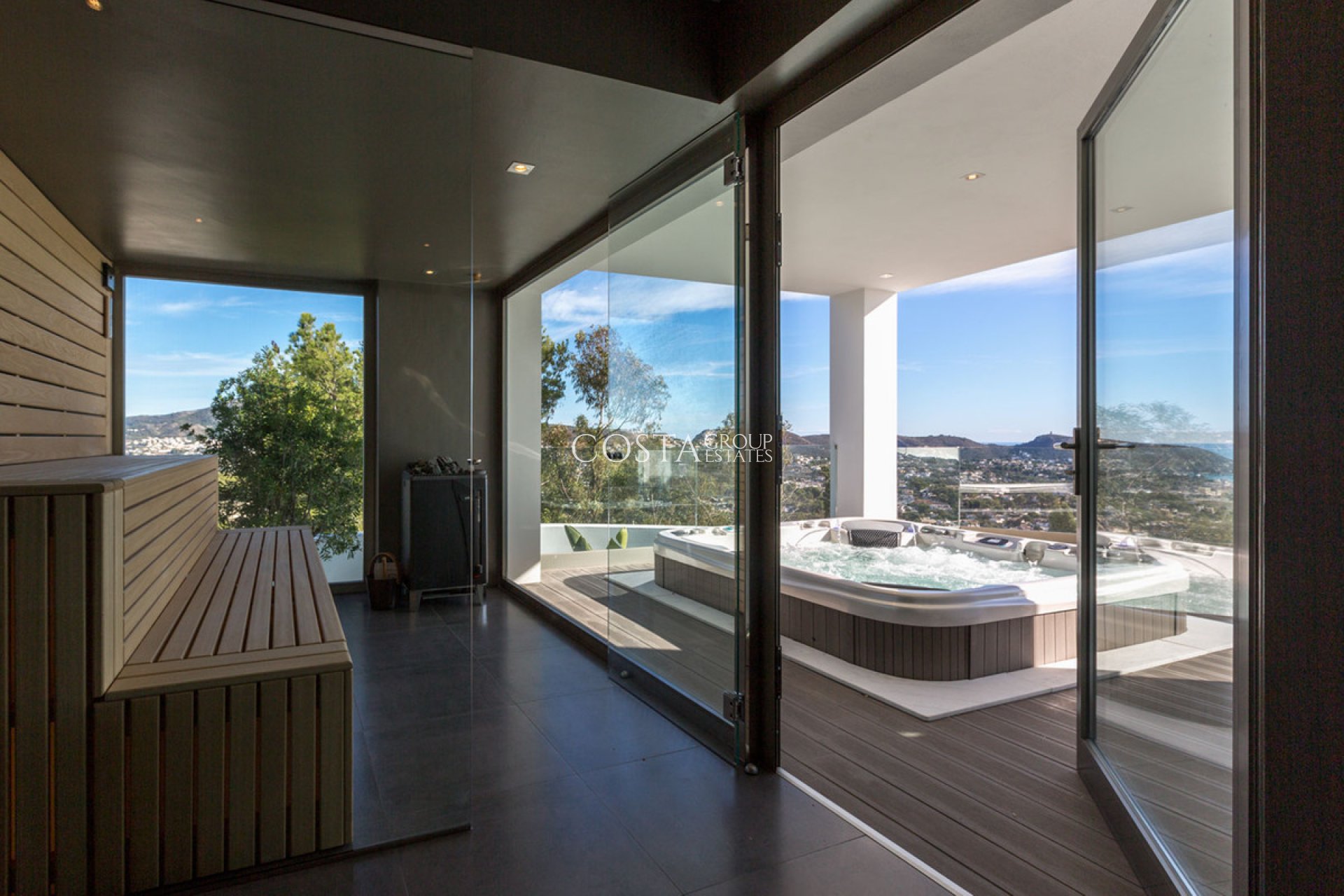 Odsprzedaż - Willa -
Teulada - Moraira