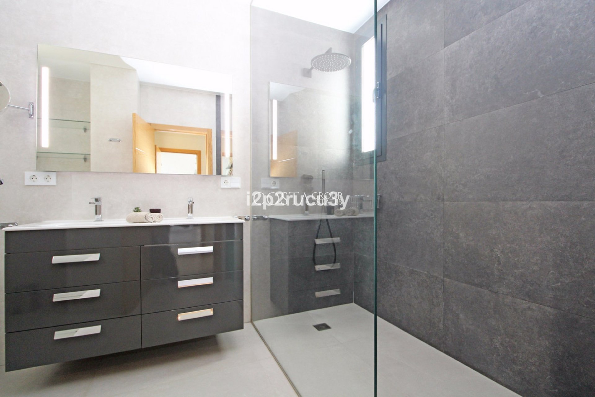 Odsprzedaż - Willa -
Teulada - Moraira