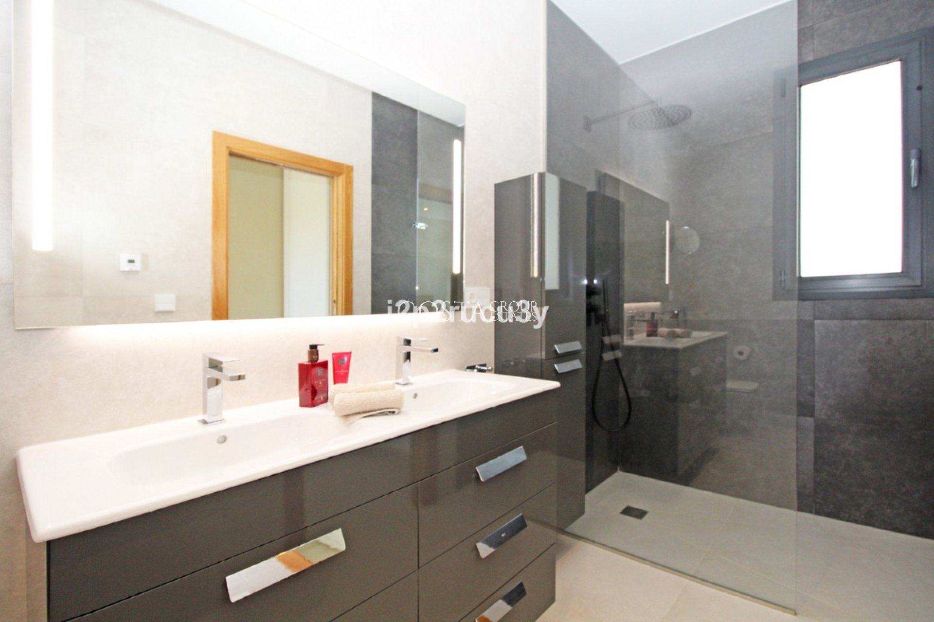 Odsprzedaż - Willa -
Teulada - Moraira