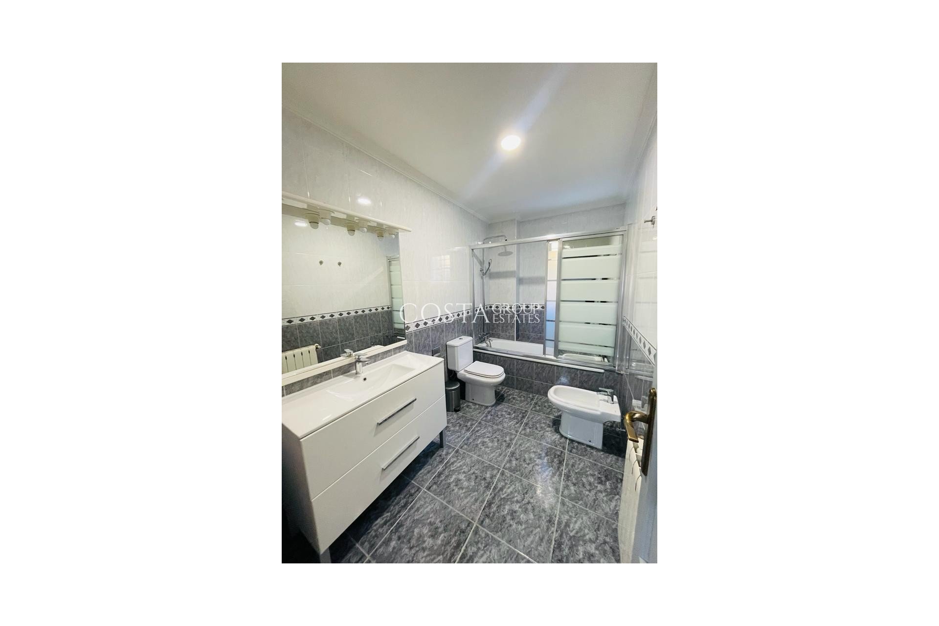 Odsprzedaż - Willa -
Torrevieja - Los Balcones