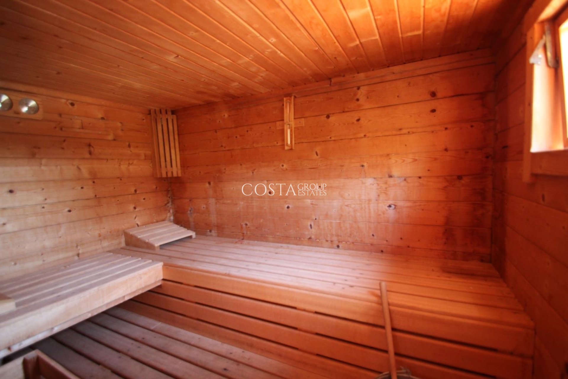 Odsprzedaż - Willa -
Torrevieja - Punta Prima