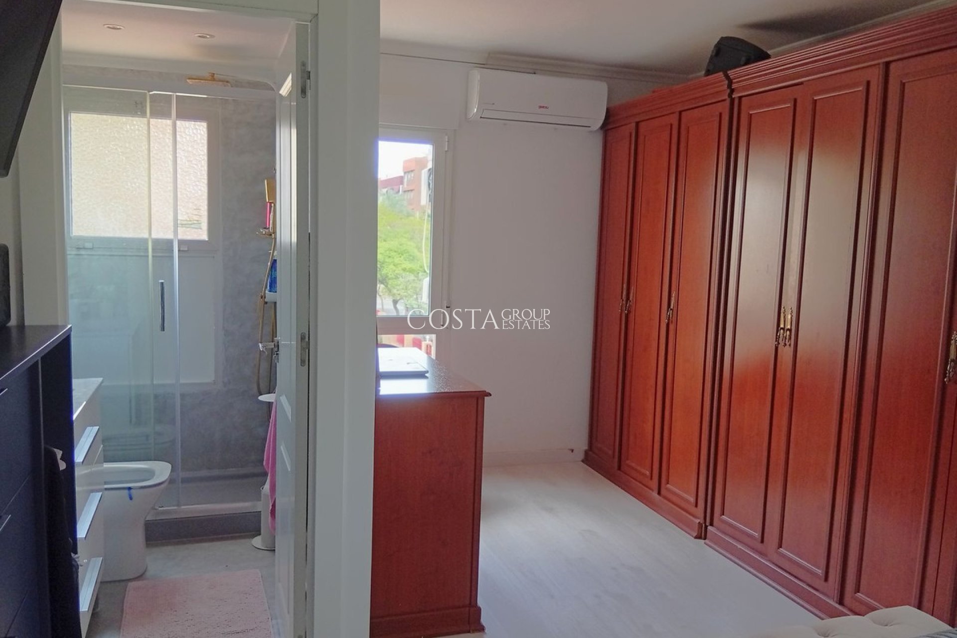 Resale - Apartments -
Alicante - Alicante Centro