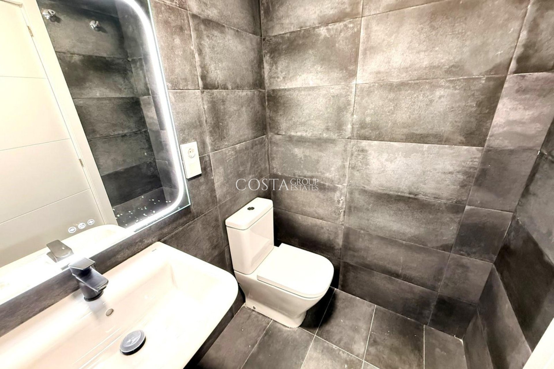 Resale - Apartments -
Alicante - Alicante Centro