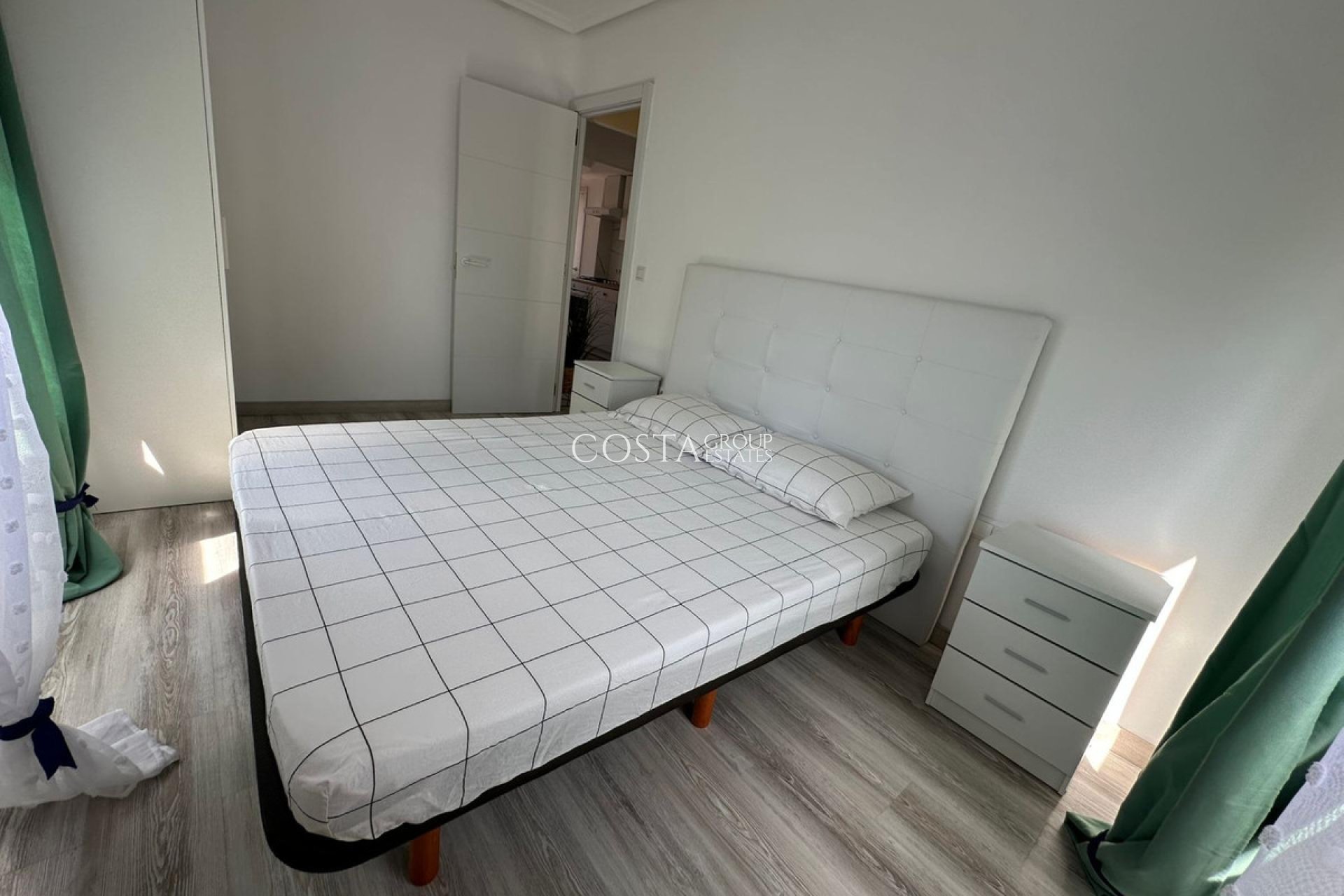 Resale - Apartments -
Alicante - Alicante Centro