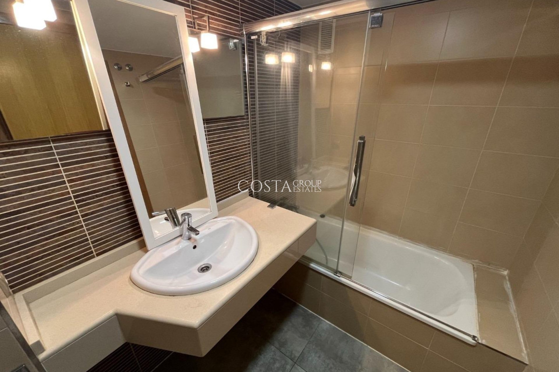 Resale - Apartments -
Alicante - Alicante Centro