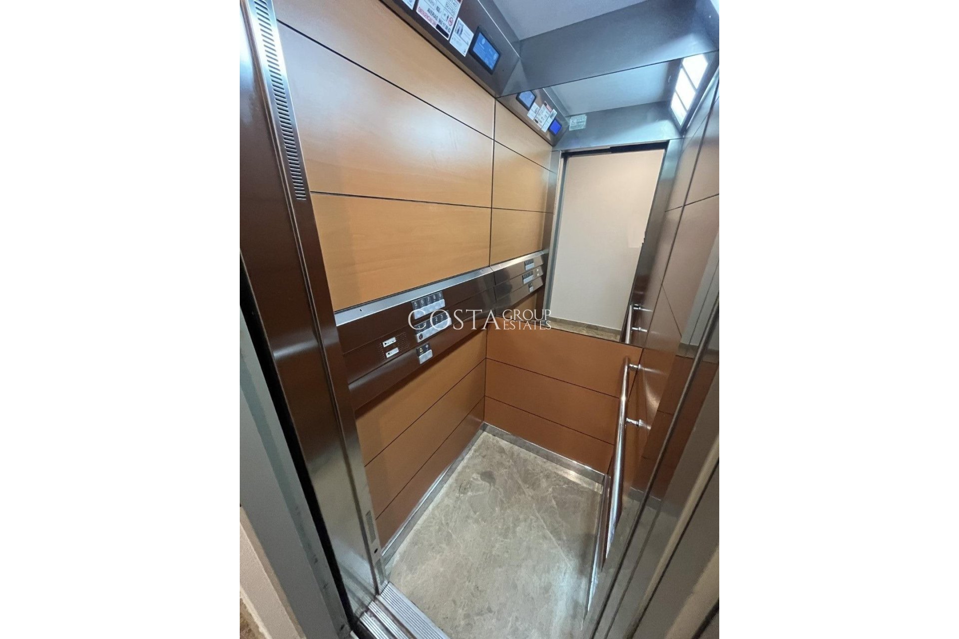 Resale - Apartments -
Alicante - Alicante Centro