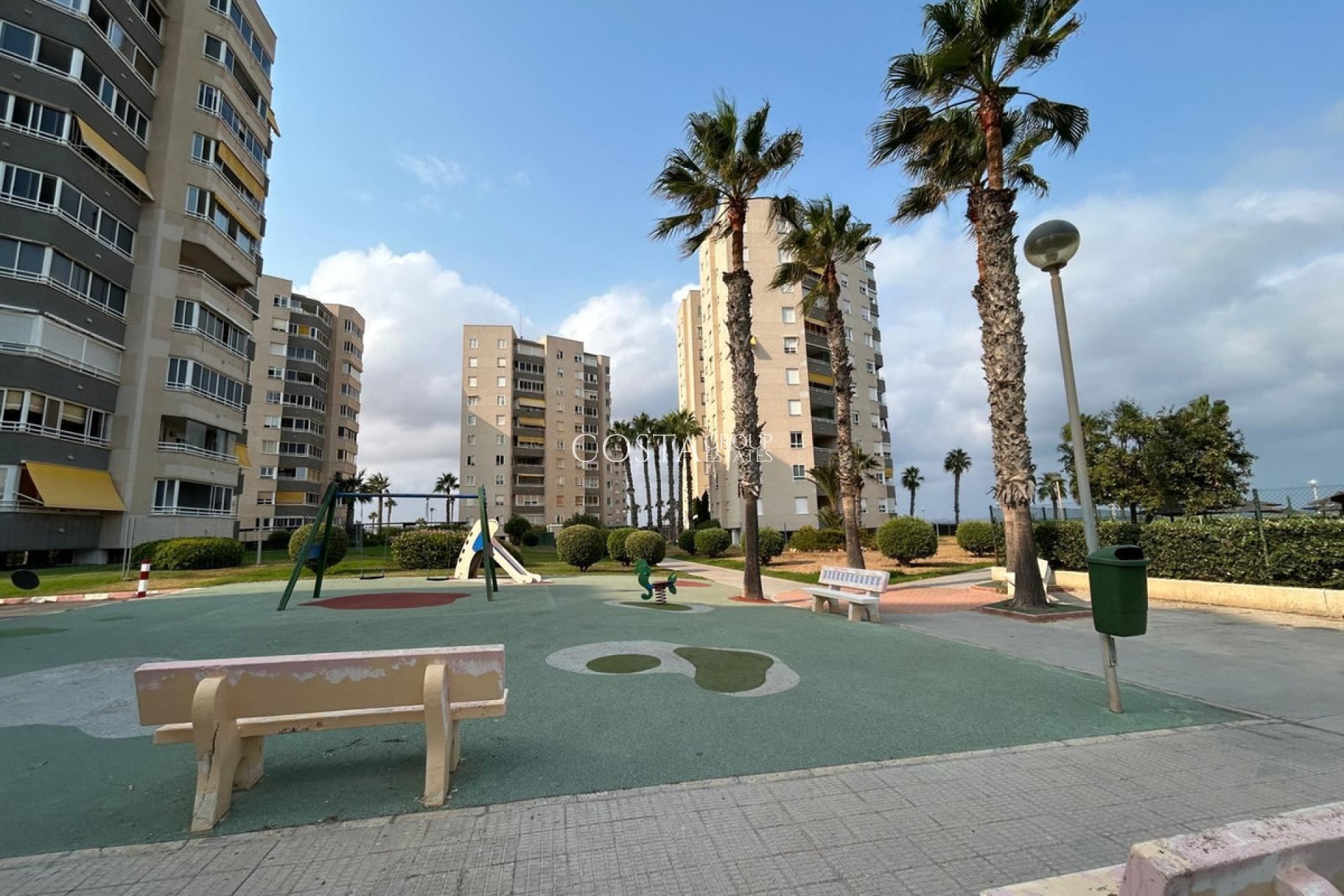 Resale - Apartments -
Alicante City - Alicante City Centro