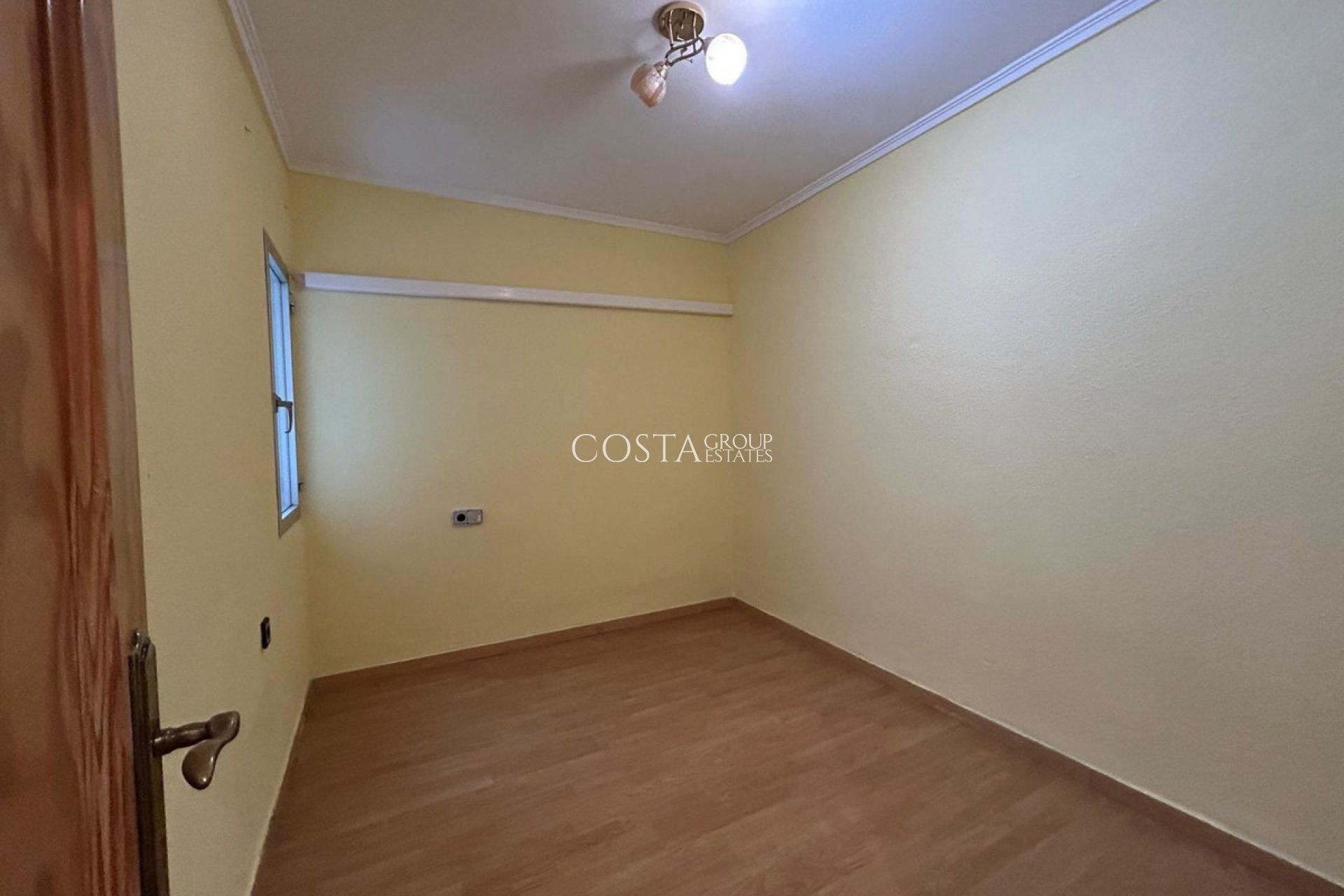 Resale - Apartments -
Alicante City - Alicante City Centro