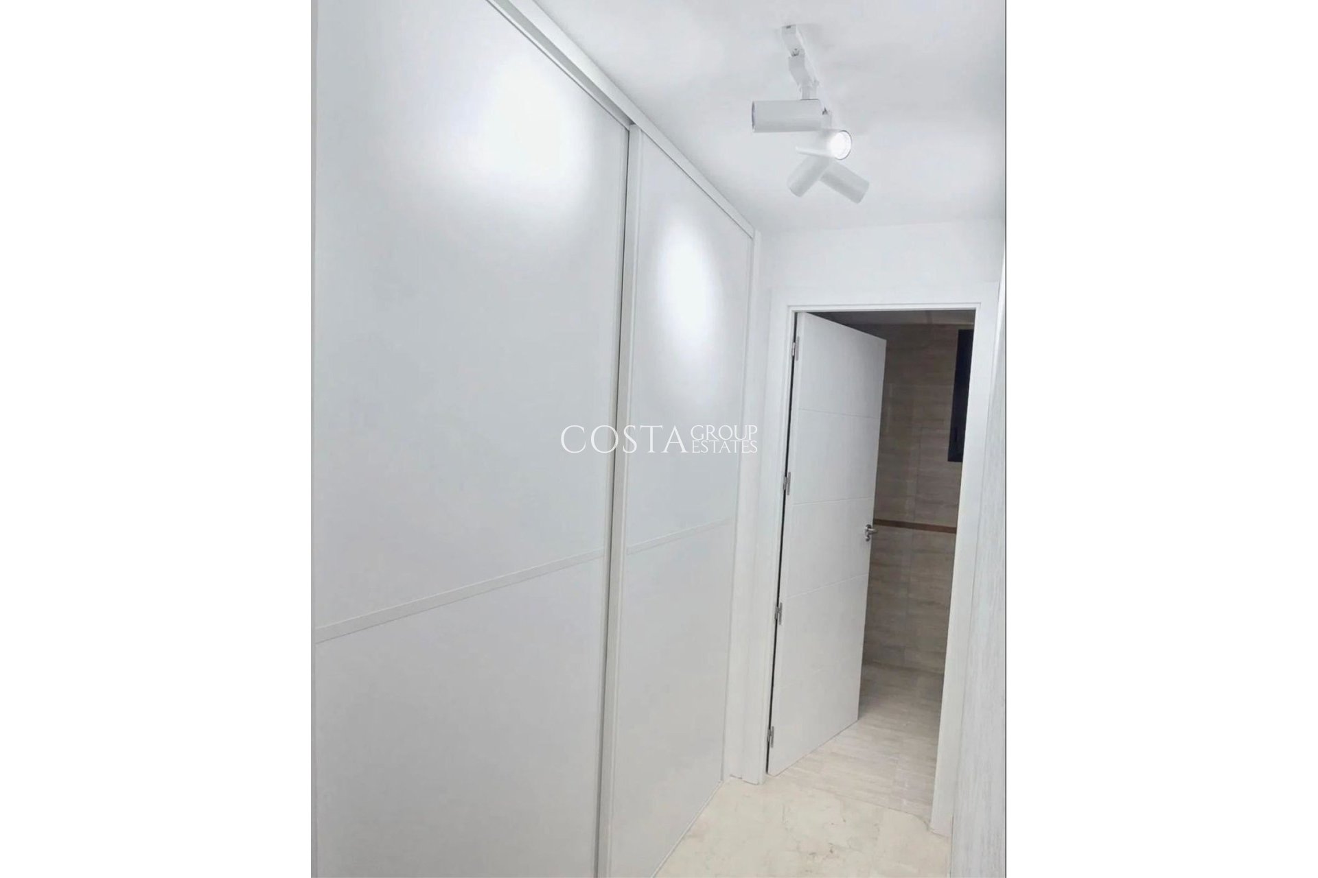 Resale - Apartments -
Alicante City - Alicante City Centro