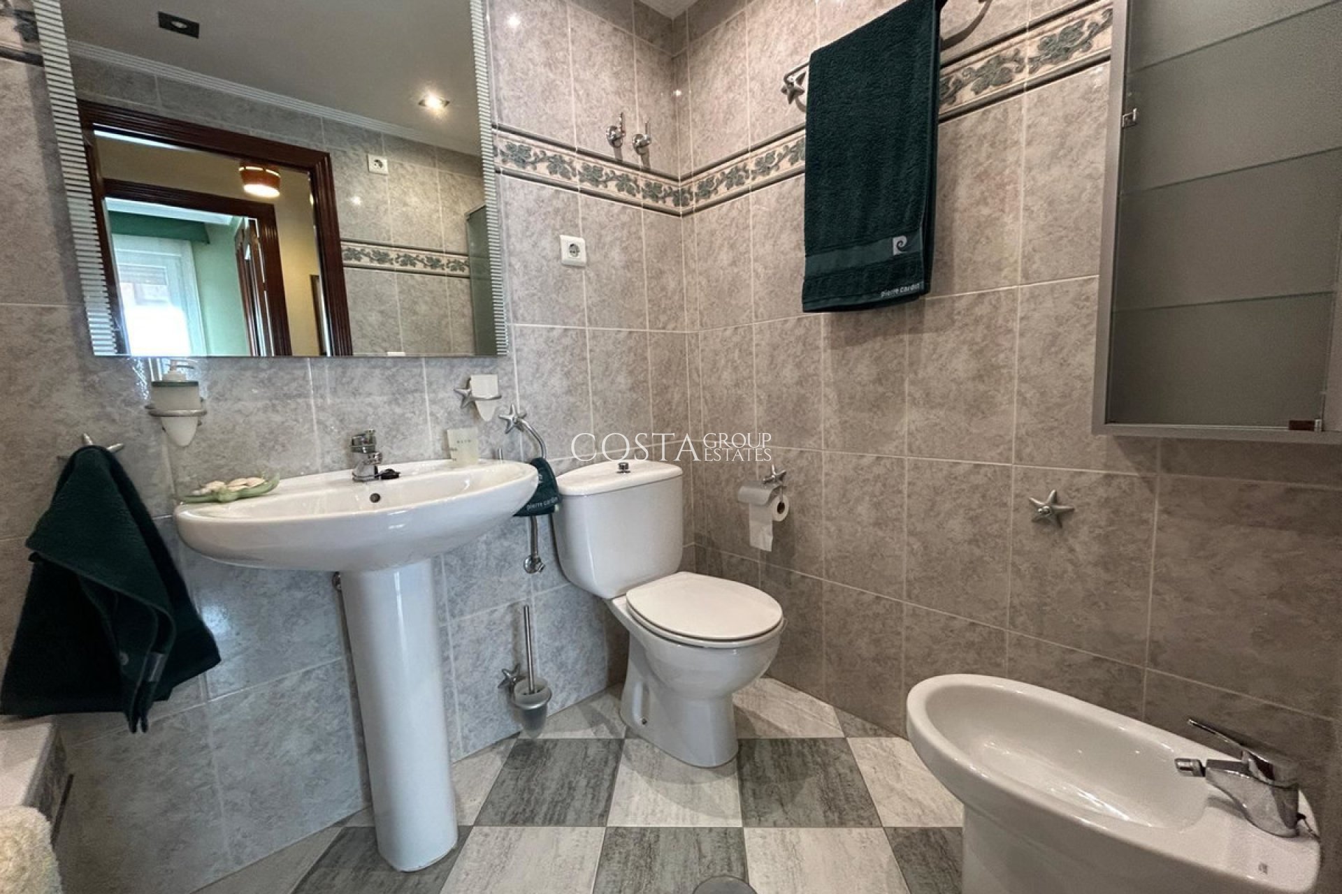 Resale - Apartments -
Alicante City - Alicante City Centro