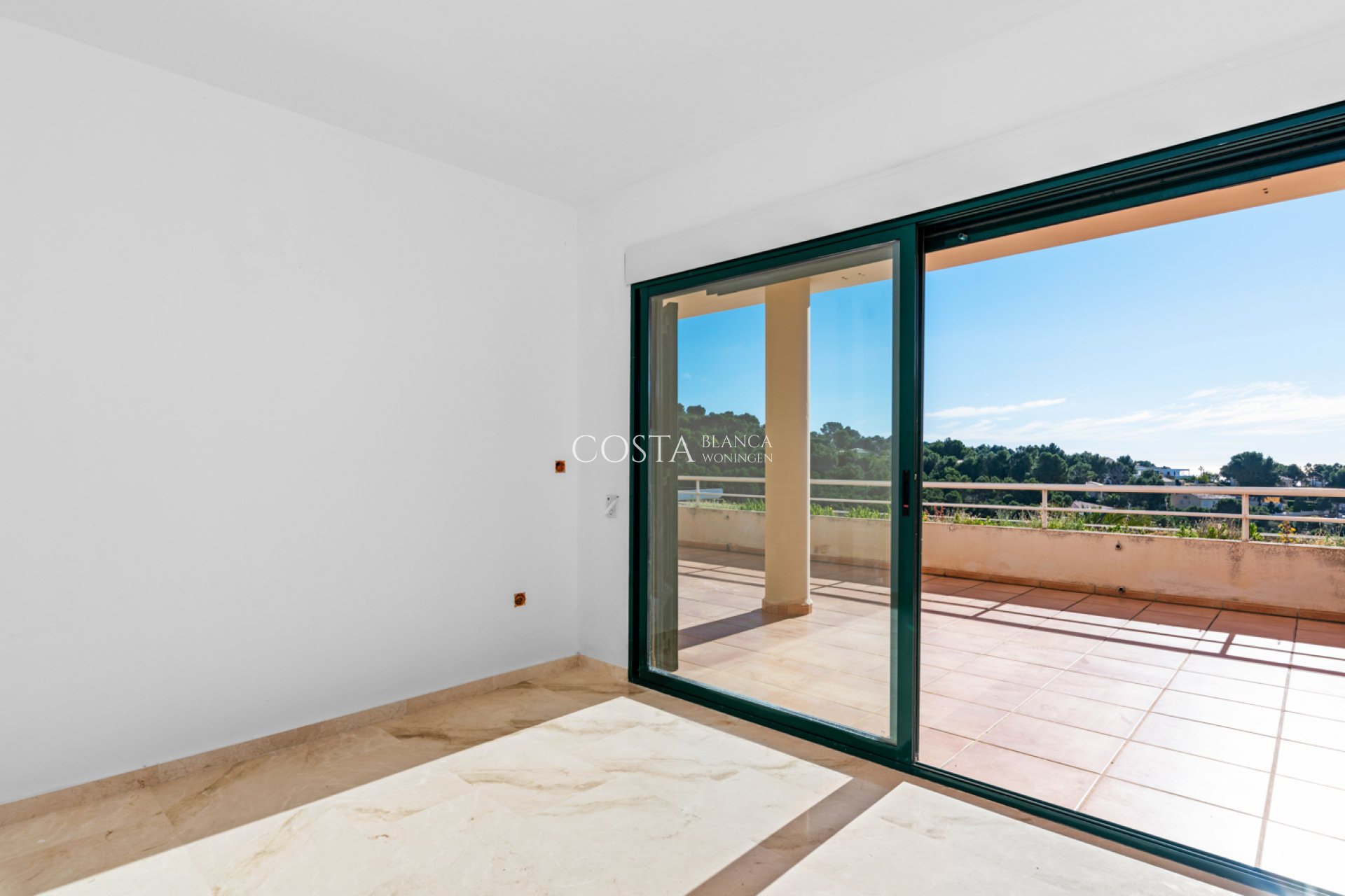 Resale - Apartments -
Altea