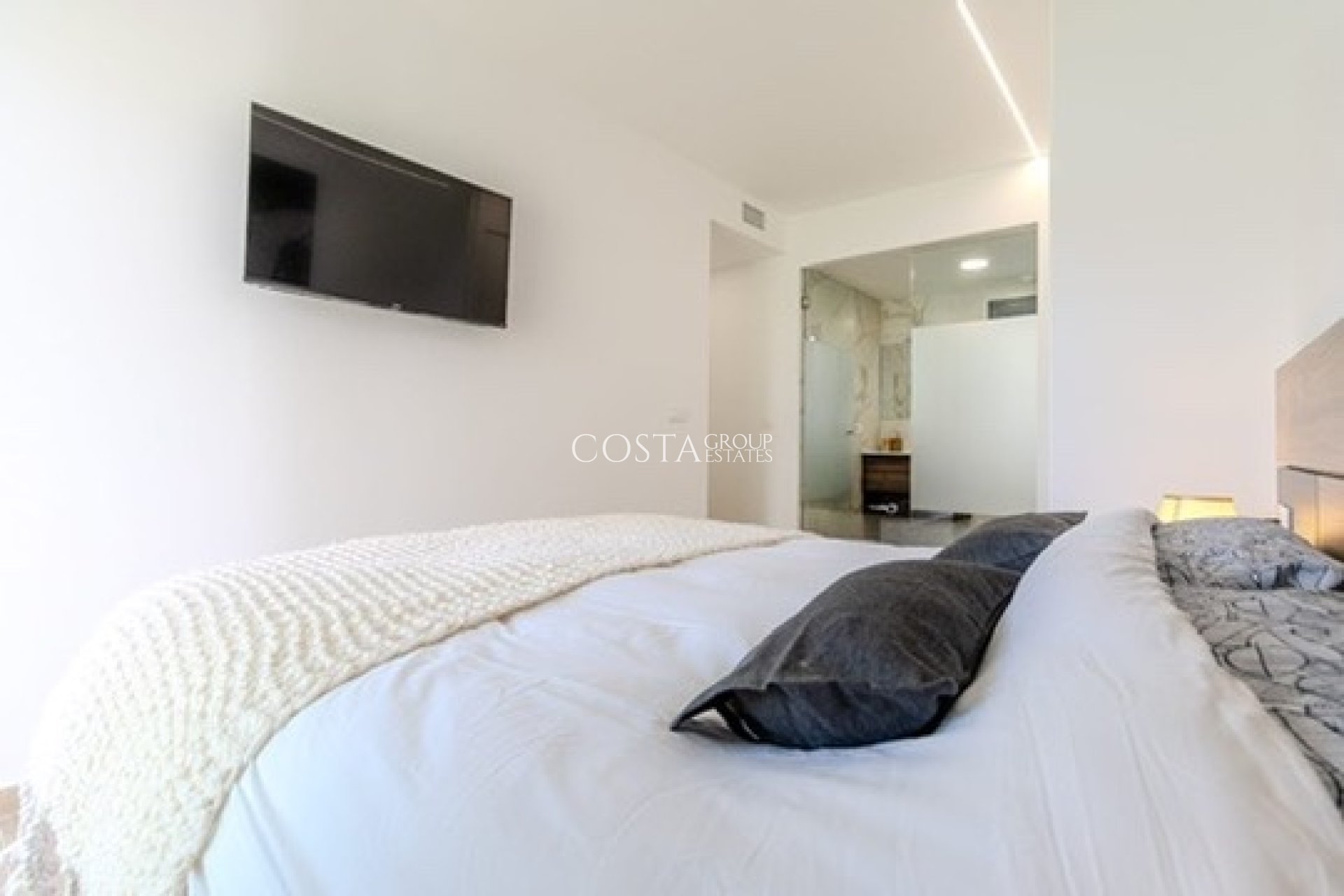 Resale - Apartments -
 - Las Filipinas