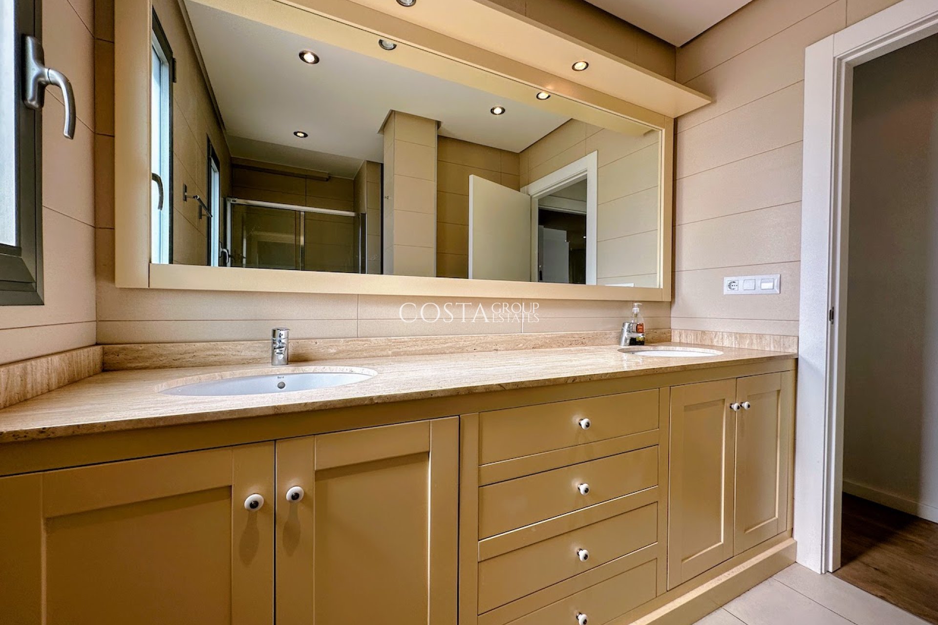 Resale - Apartments -
Orihuela Costa - La Zenia