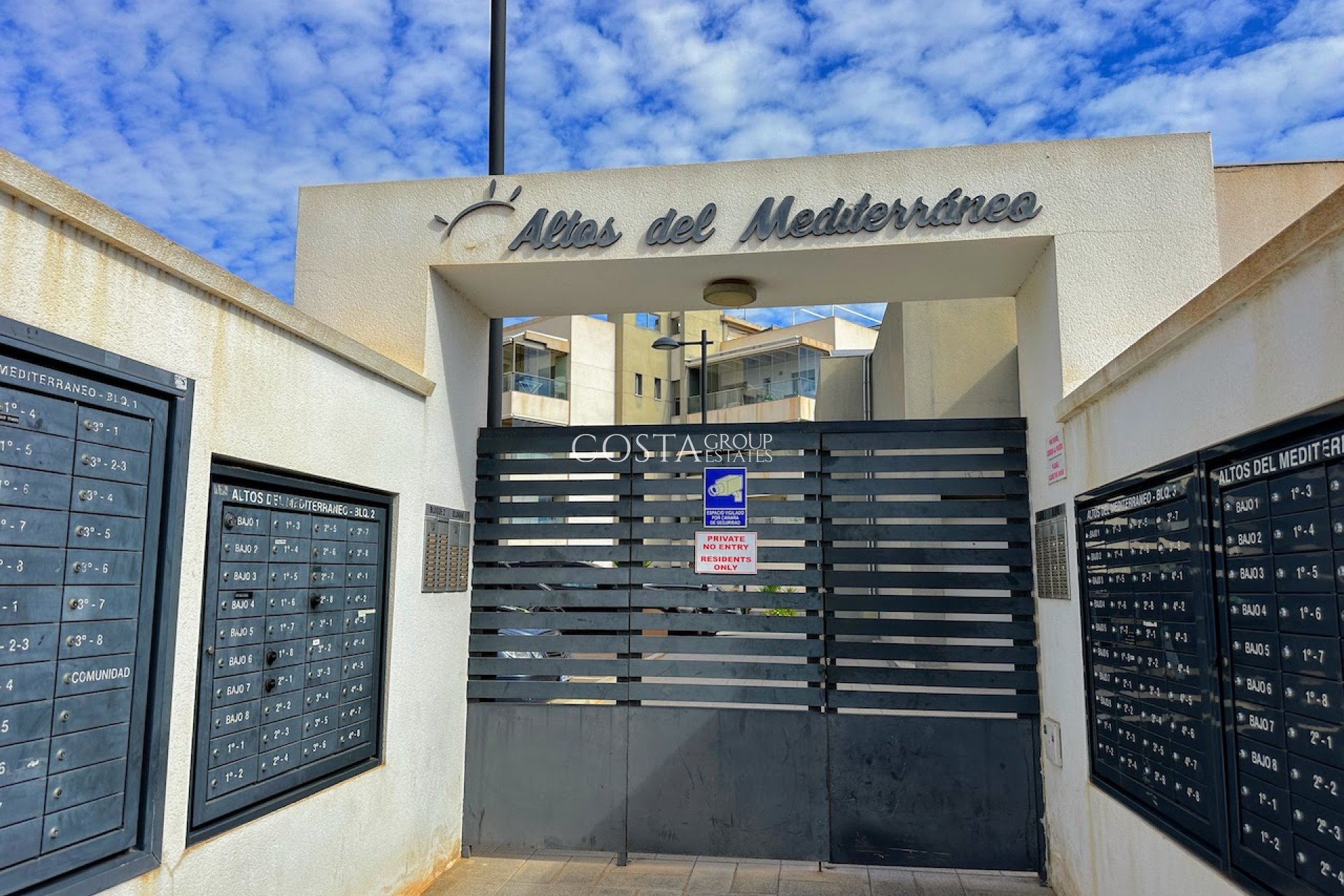 Resale - Apartments -
Orihuela Costa - La Zenia