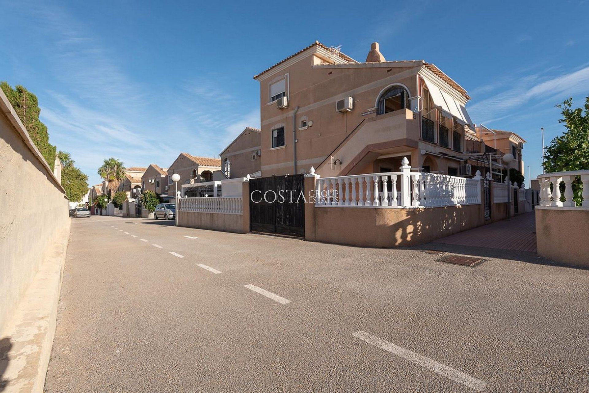 Resale - Apartments -
Orihuela Costa - La Zenia