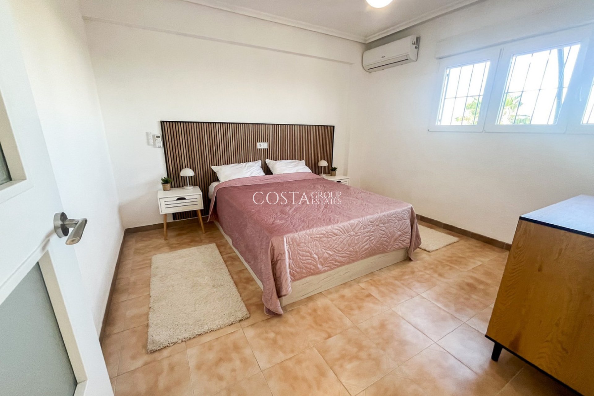 Resale - Apartments -
Orihuela Costa - Punta Prima