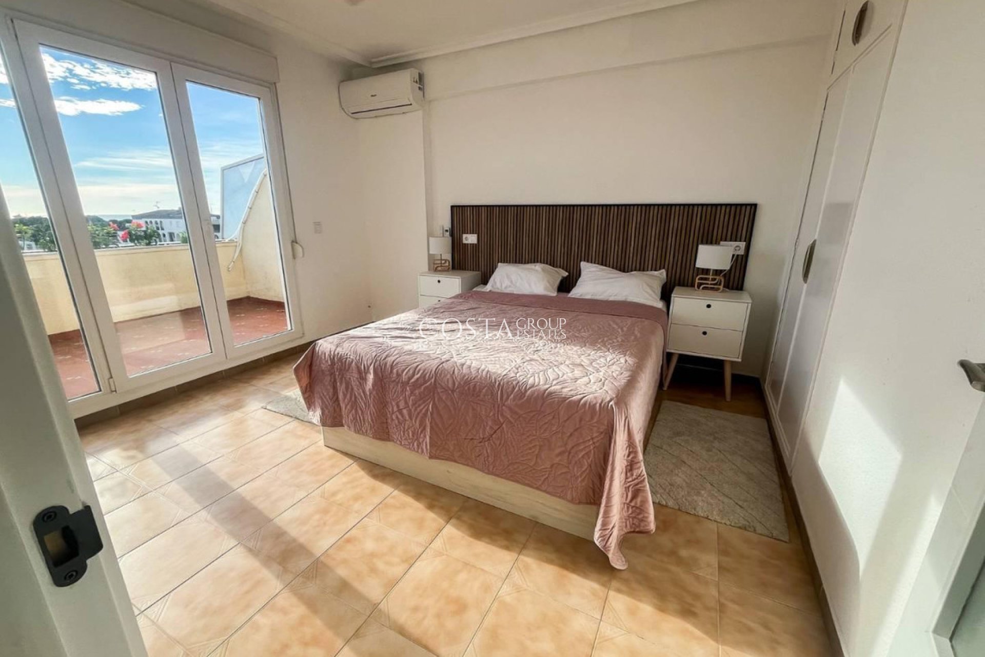 Resale - Apartments -
Orihuela Costa - Punta Prima
