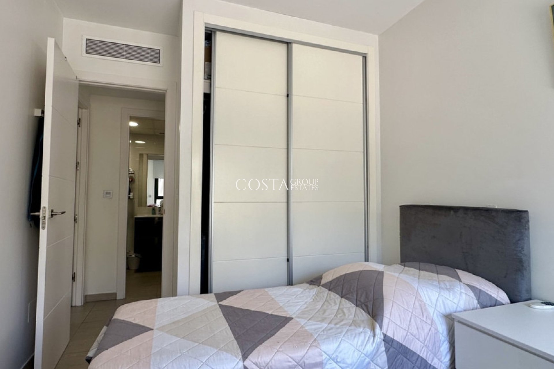 Resale - Apartments -
Orihuela Costa - Punta Prima