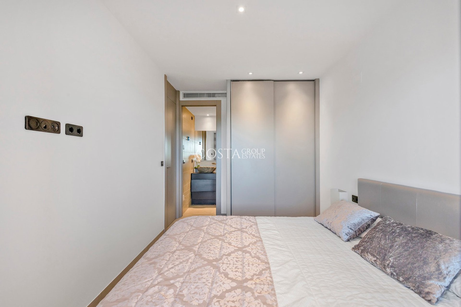 Resale - Apartments -
Orihuela Costa