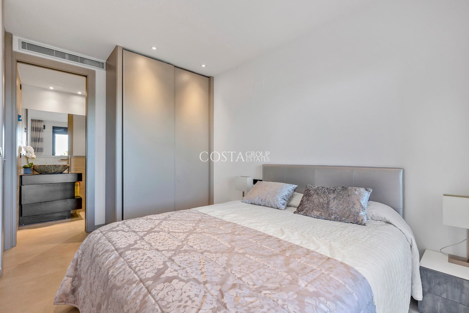 Resale - Apartments -
Orihuela Costa