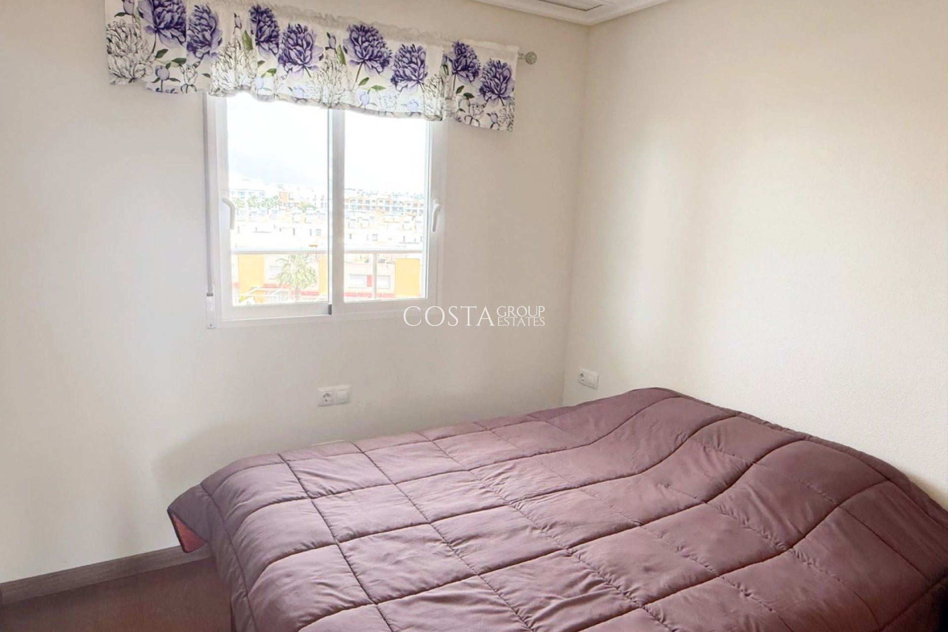 Resale - Apartments -
Orihuela - Orihuela Costa