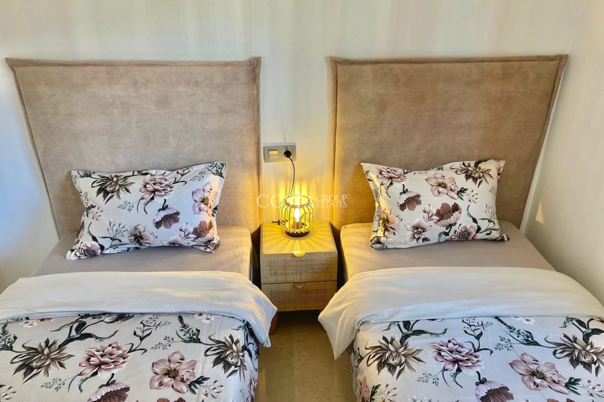 Resale - Apartments -
Orihuela - Orihuela Costa