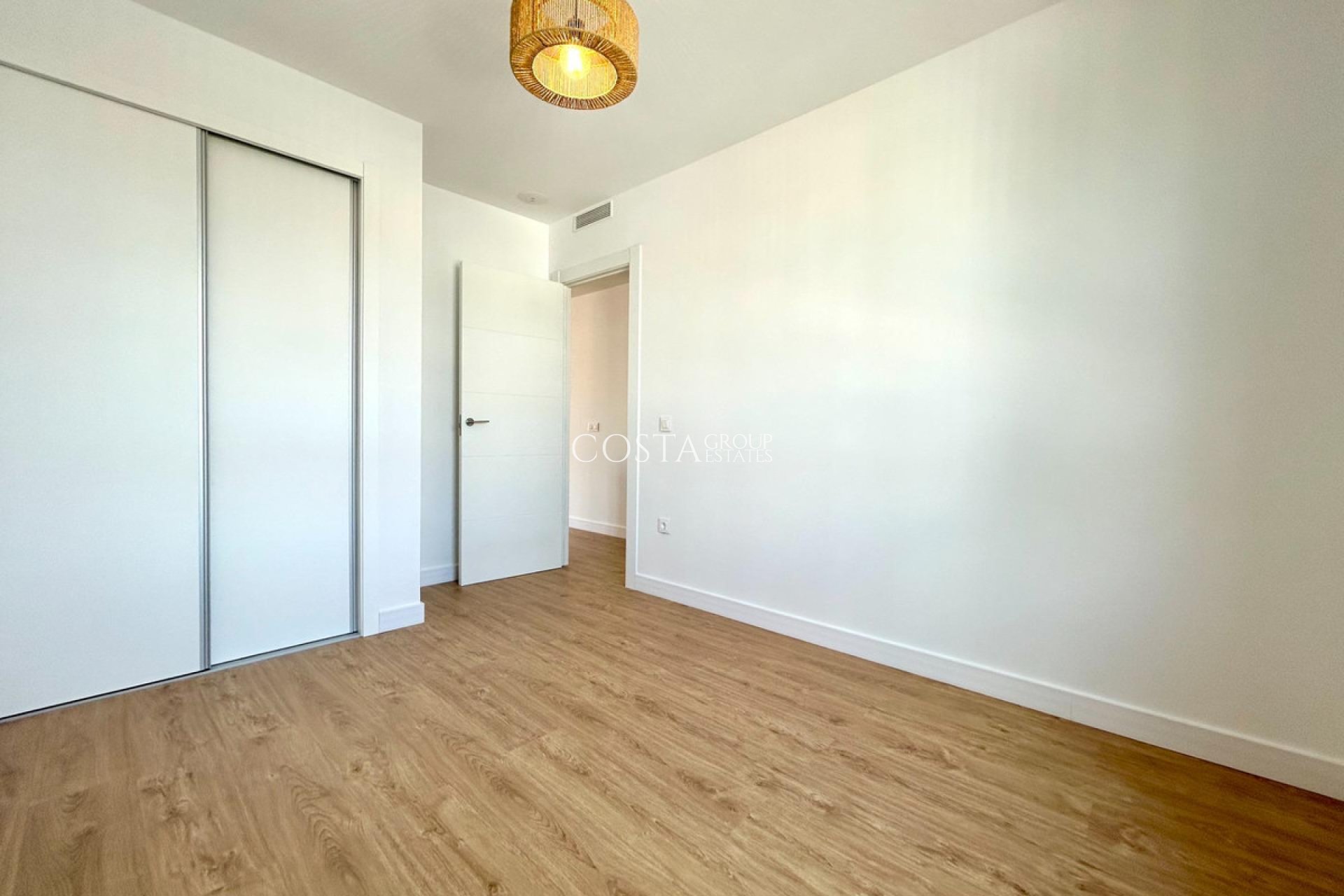 Resale - Apartments -
Orihuela - Orihuela Costa