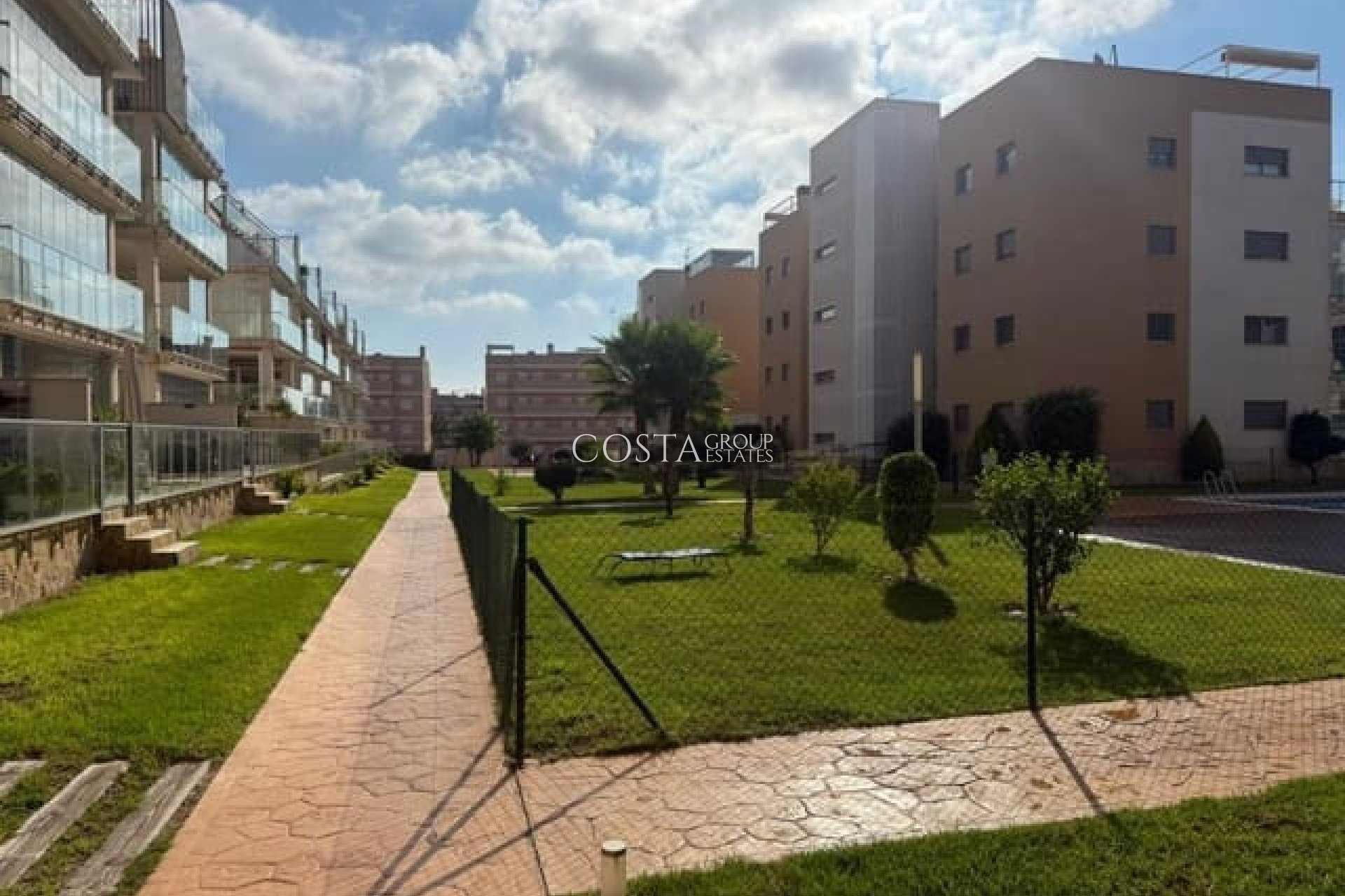 Resale - Apartments -
Orihuela - Orihuela Costa