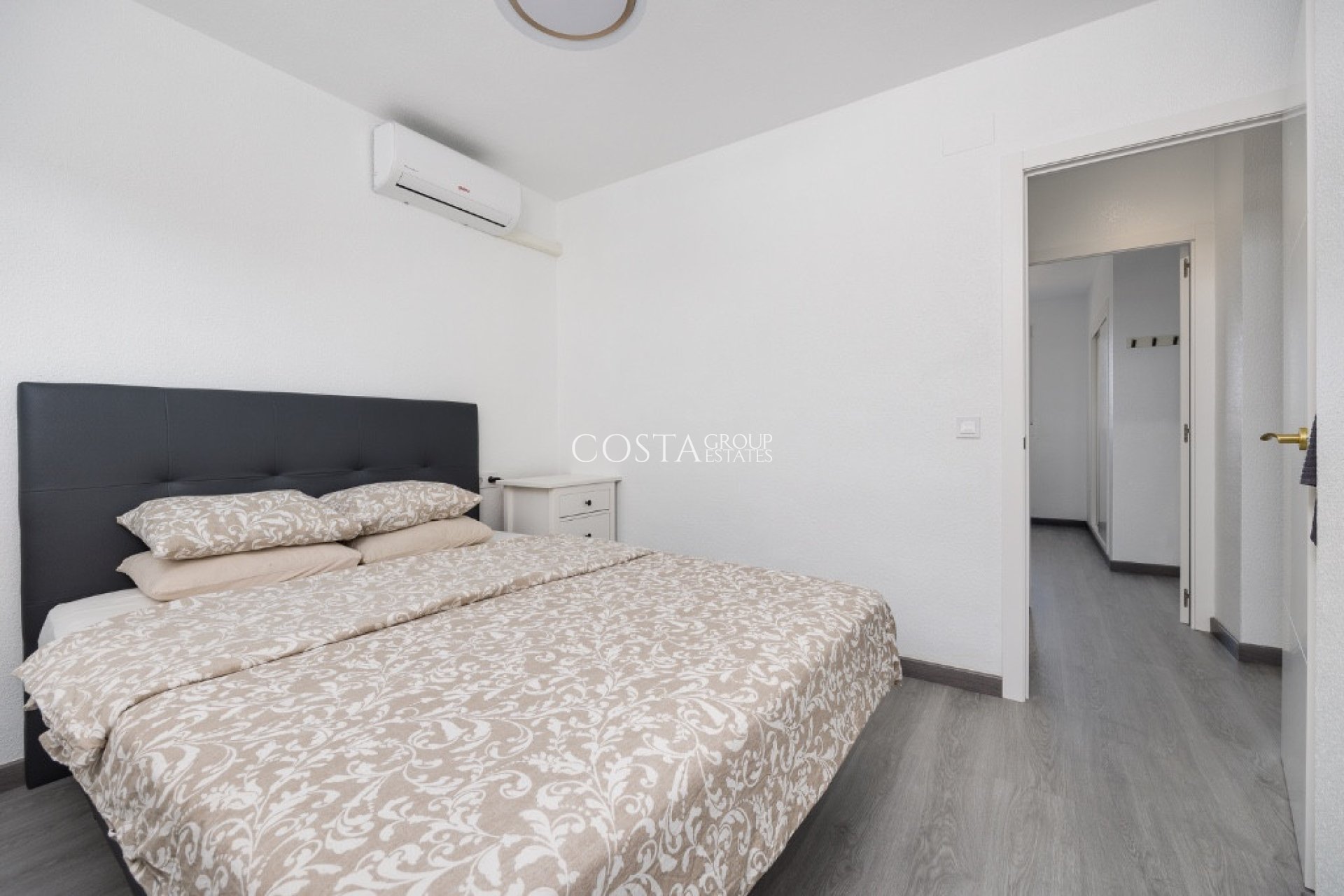 Resale - Apartments -
Orihuela - Punta Prima