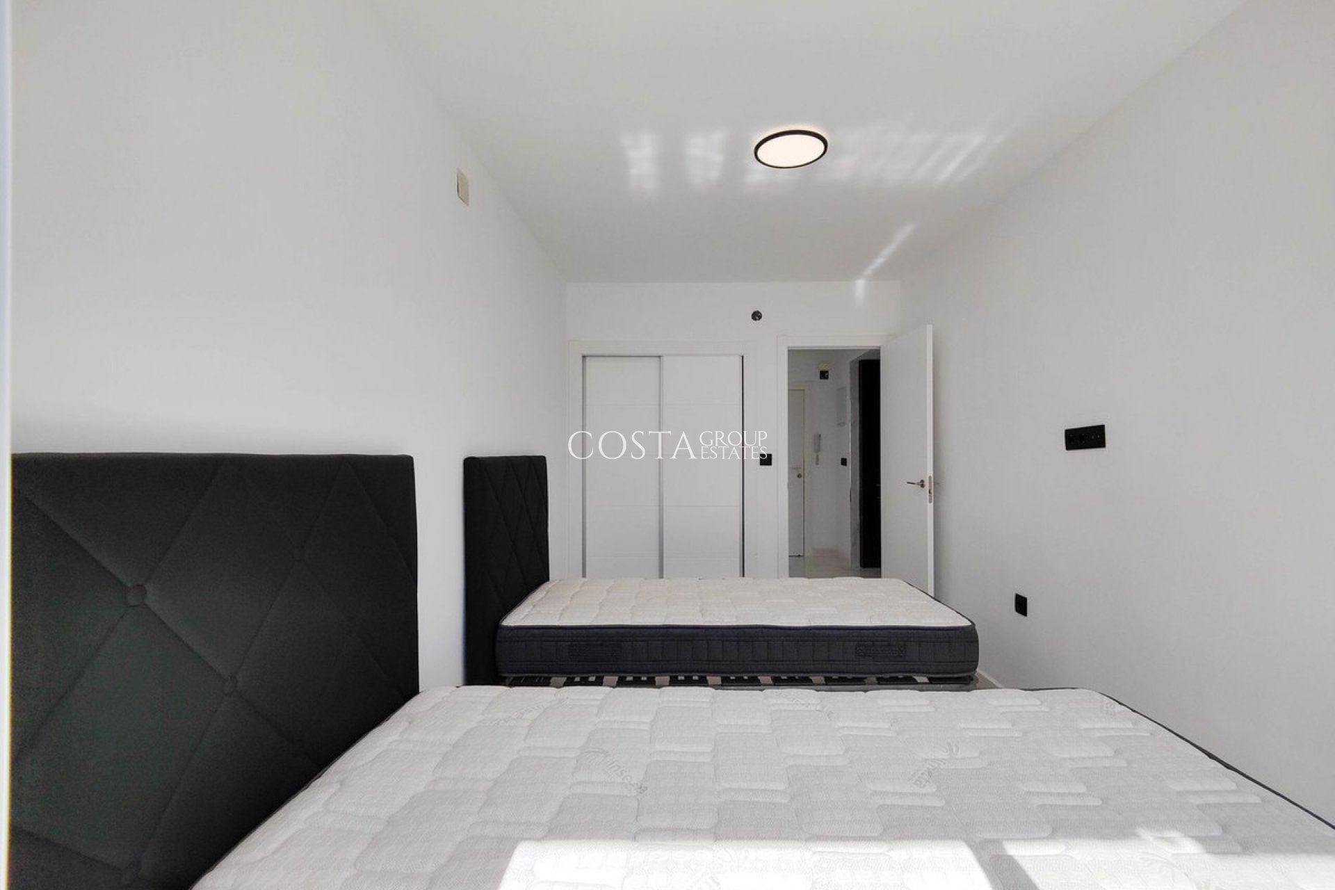 Resale - Apartments -
Orihuela - Punta Prima