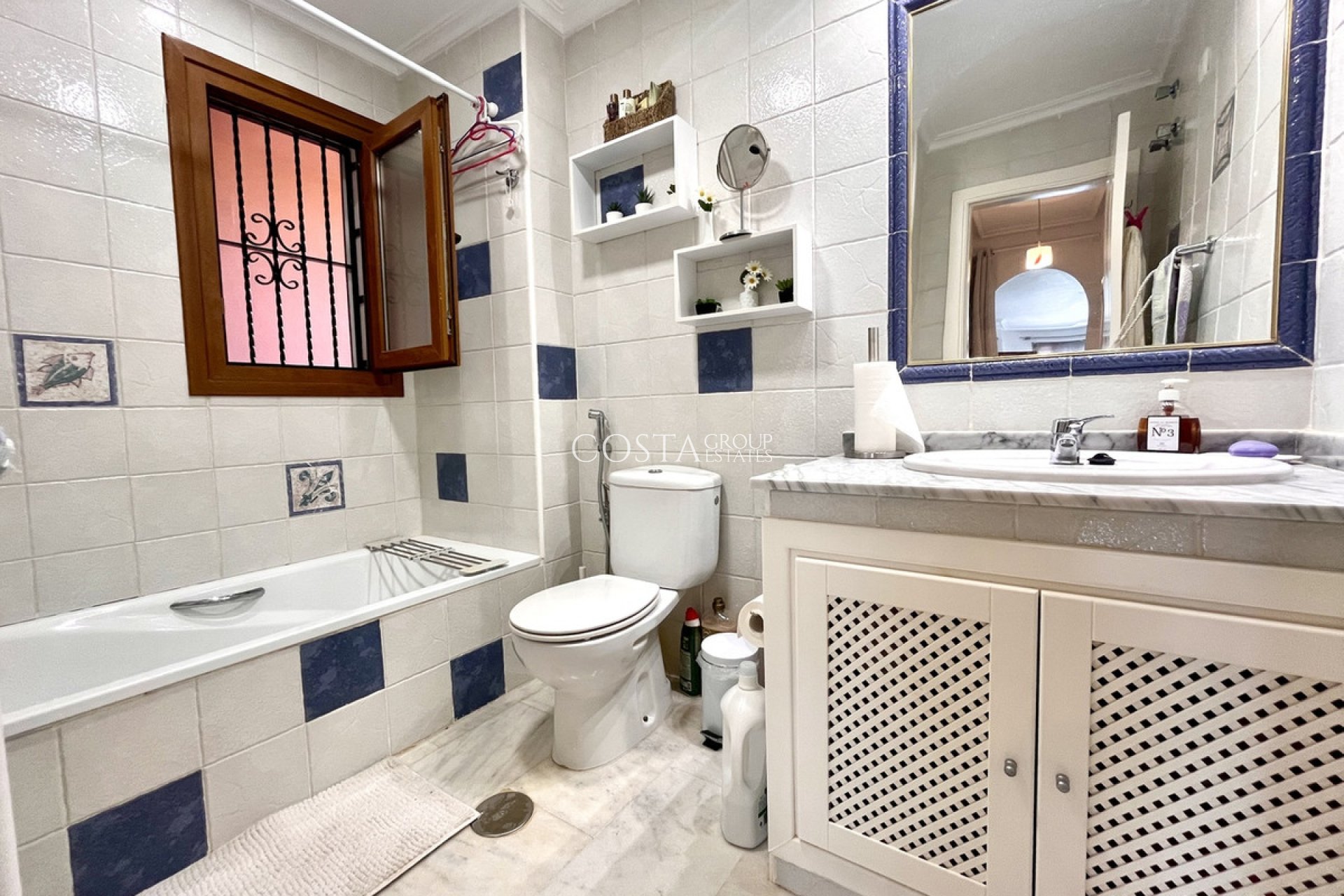 Resale - Apartments -
Orihuela - Villamartin