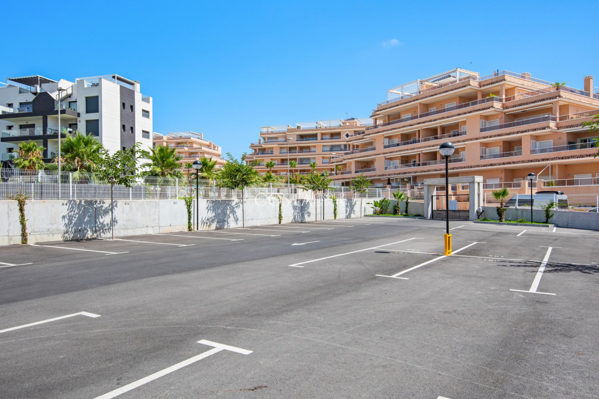 Resale - Apartments -
Orihuela - Villamartin