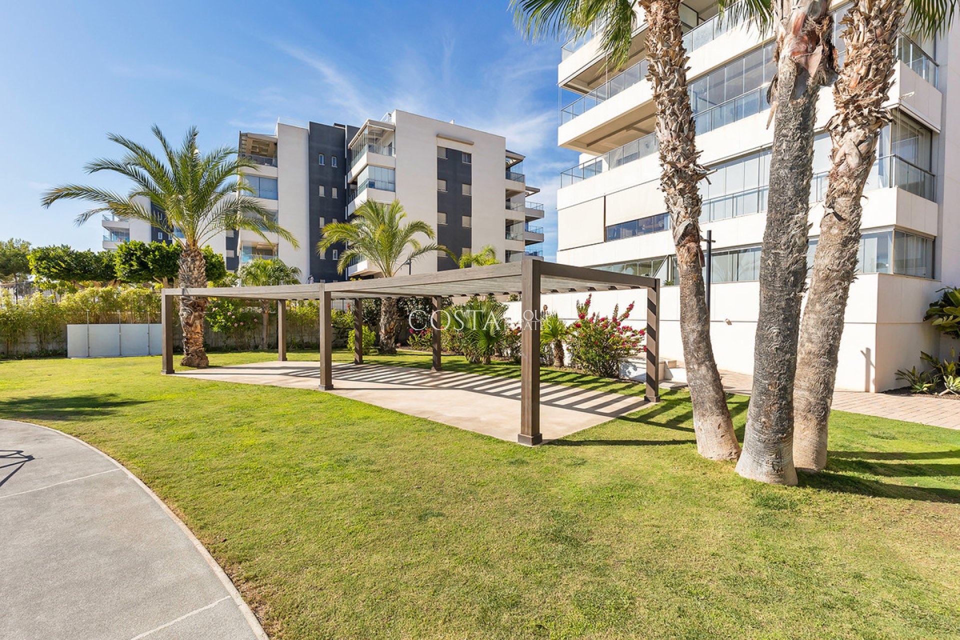 Resale - Apartments -
Orihuela - Villamartin