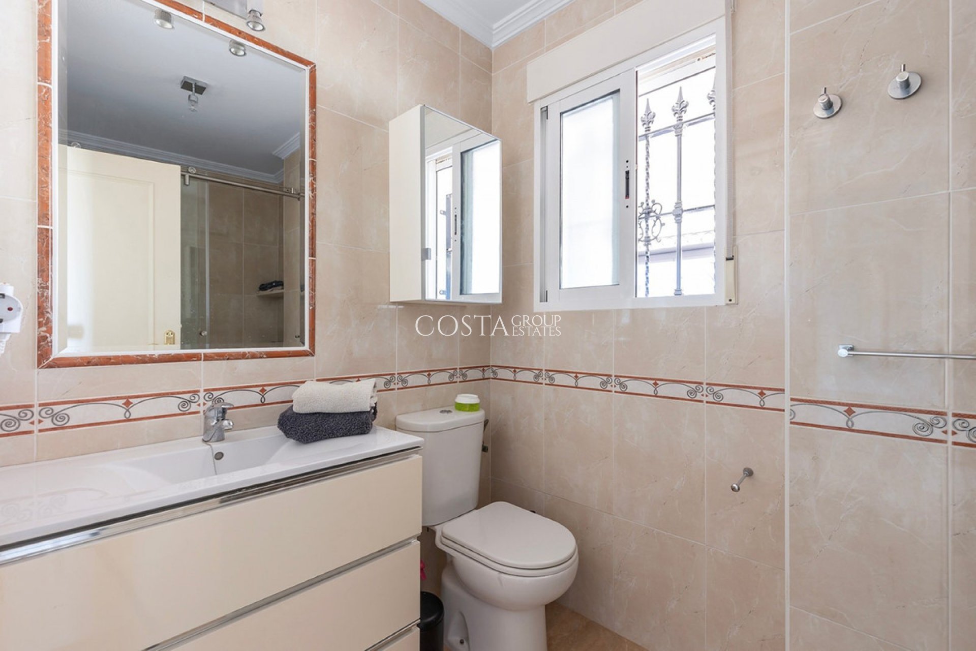 Resale - Apartments -
Orihuela - Villamartin