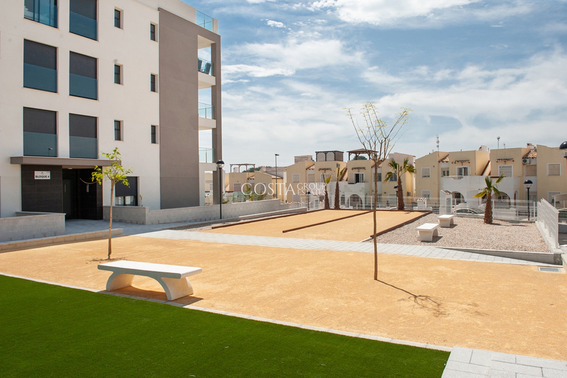 Resale - Apartments -
Orihuela - Villamartin