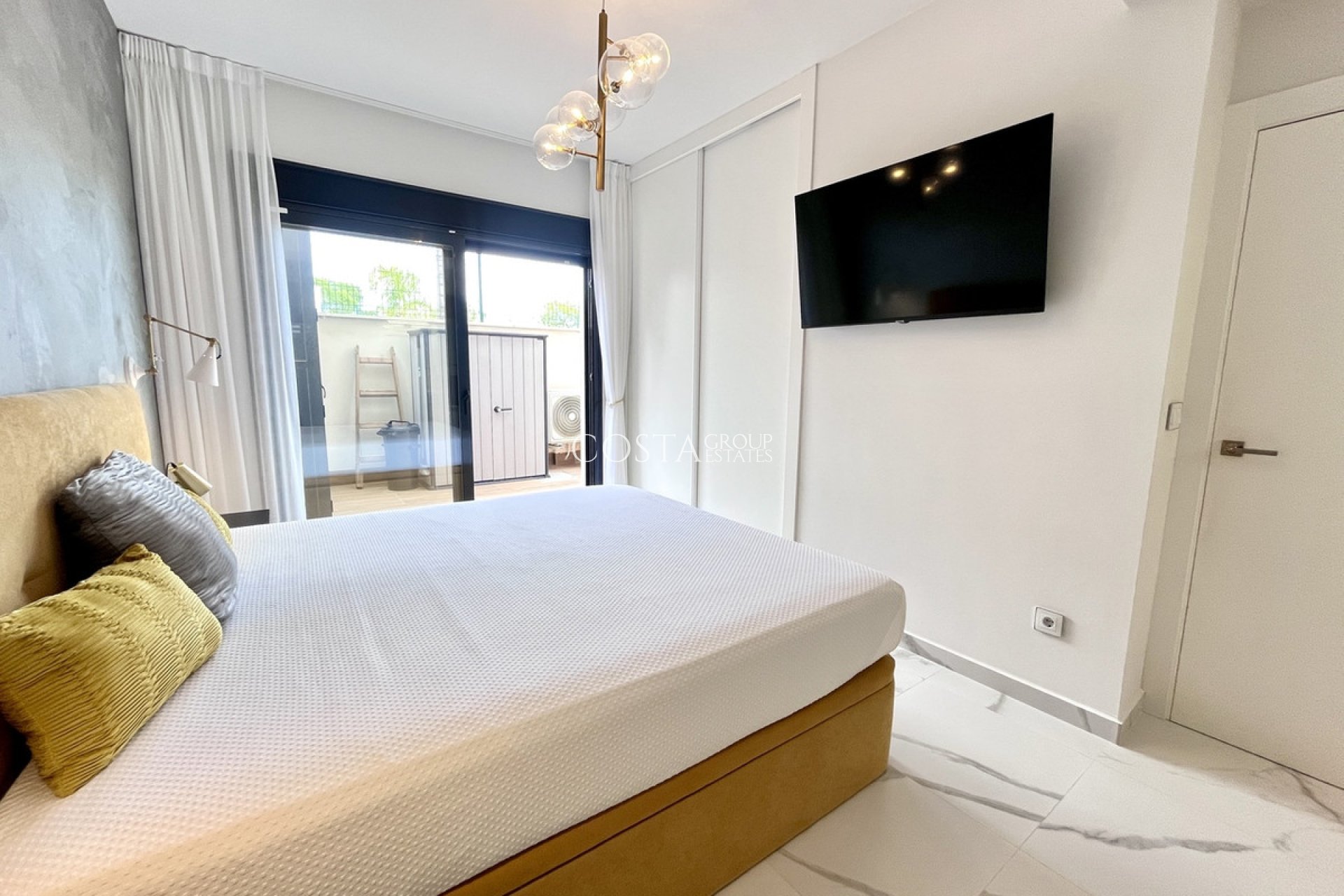 Resale - Apartments -
San Miguel de Salinas - San Miguel de Salinas Centro