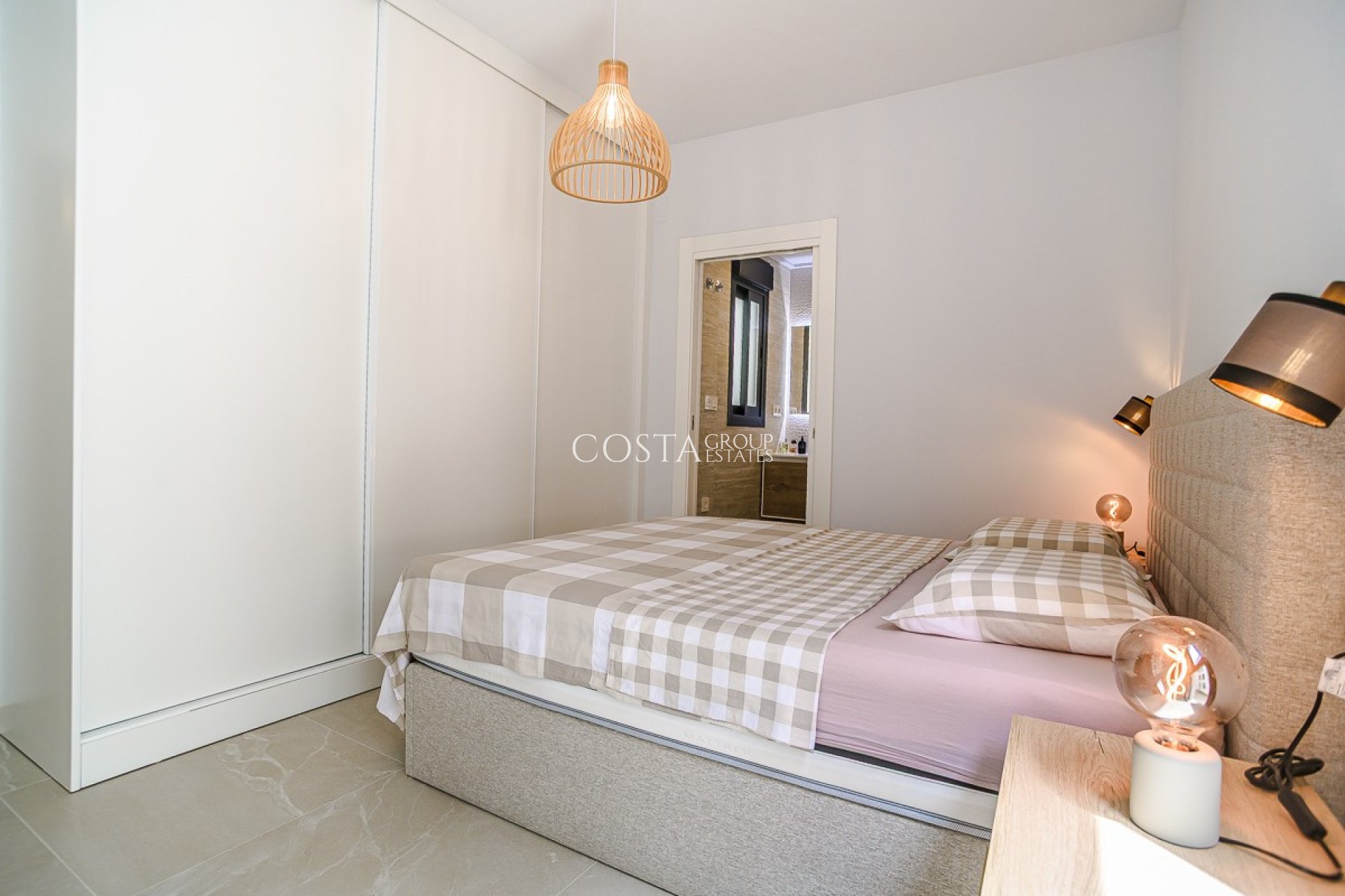 Resale - Apartments -
Torrevieja - Playa del Cura
