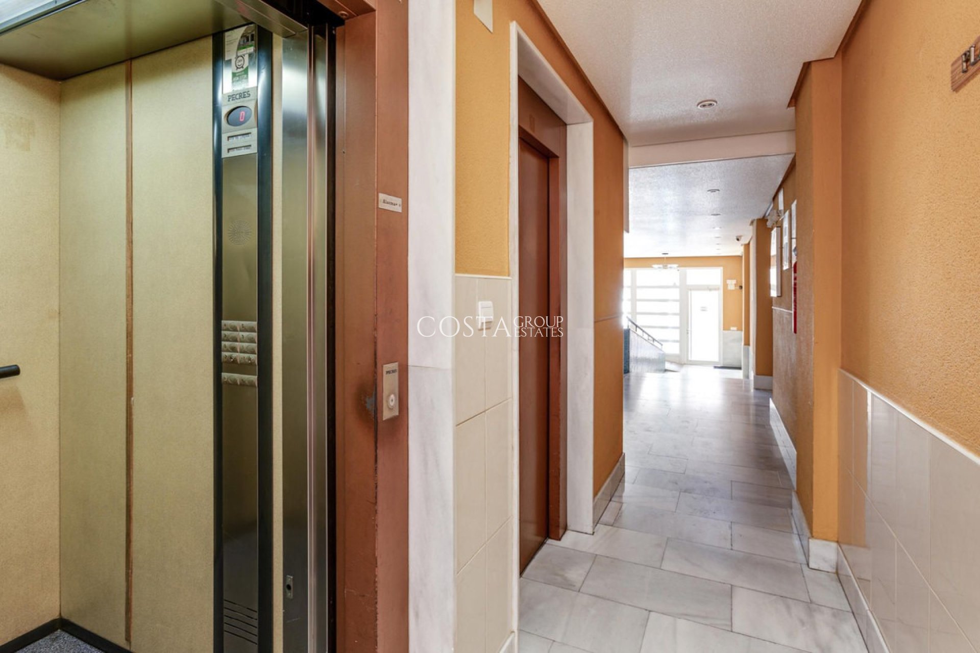 Resale - Apartments -
Torrevieja - Playa del Cura