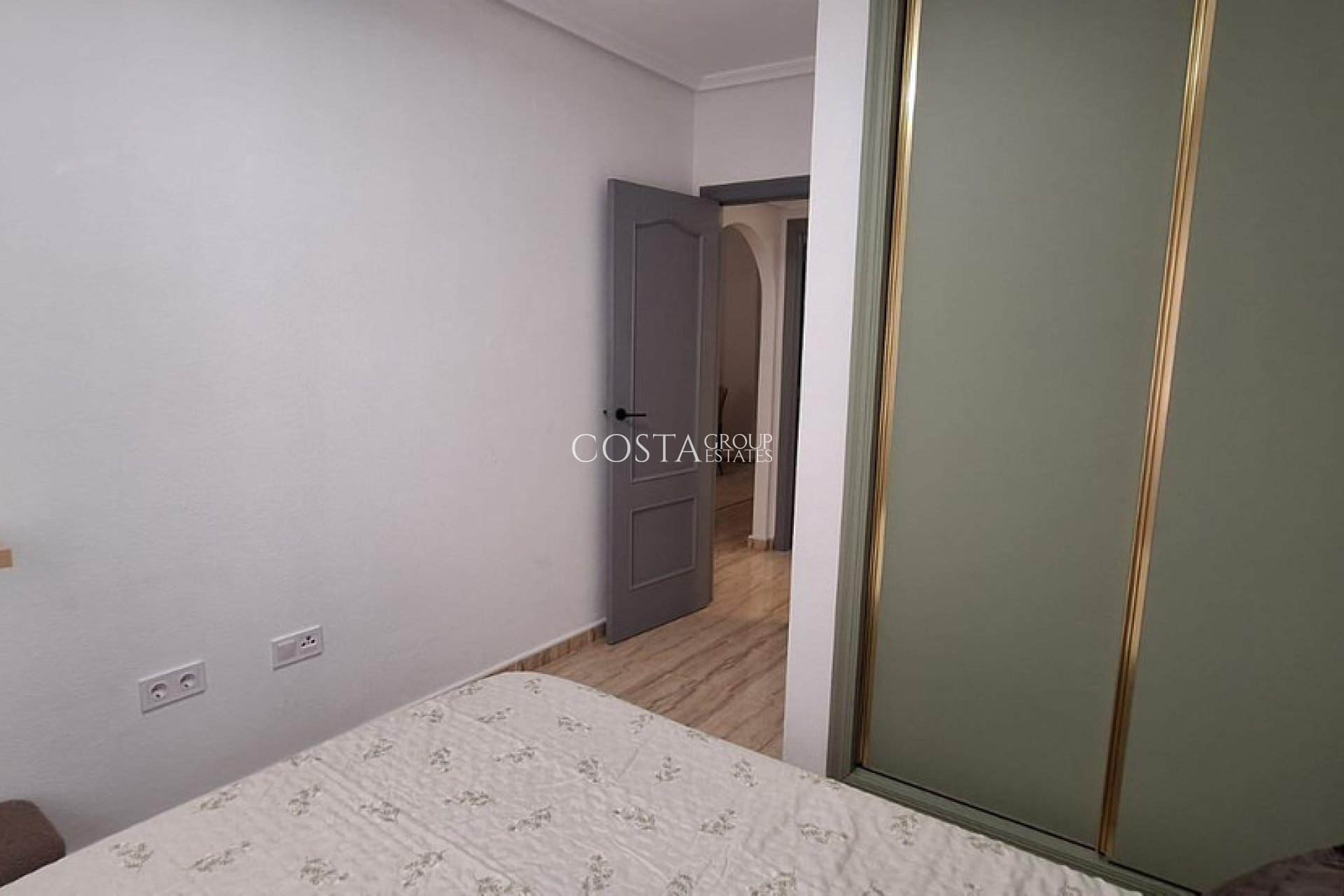 Resale - Apartments -
Torrevieja - Torrevieja Centro