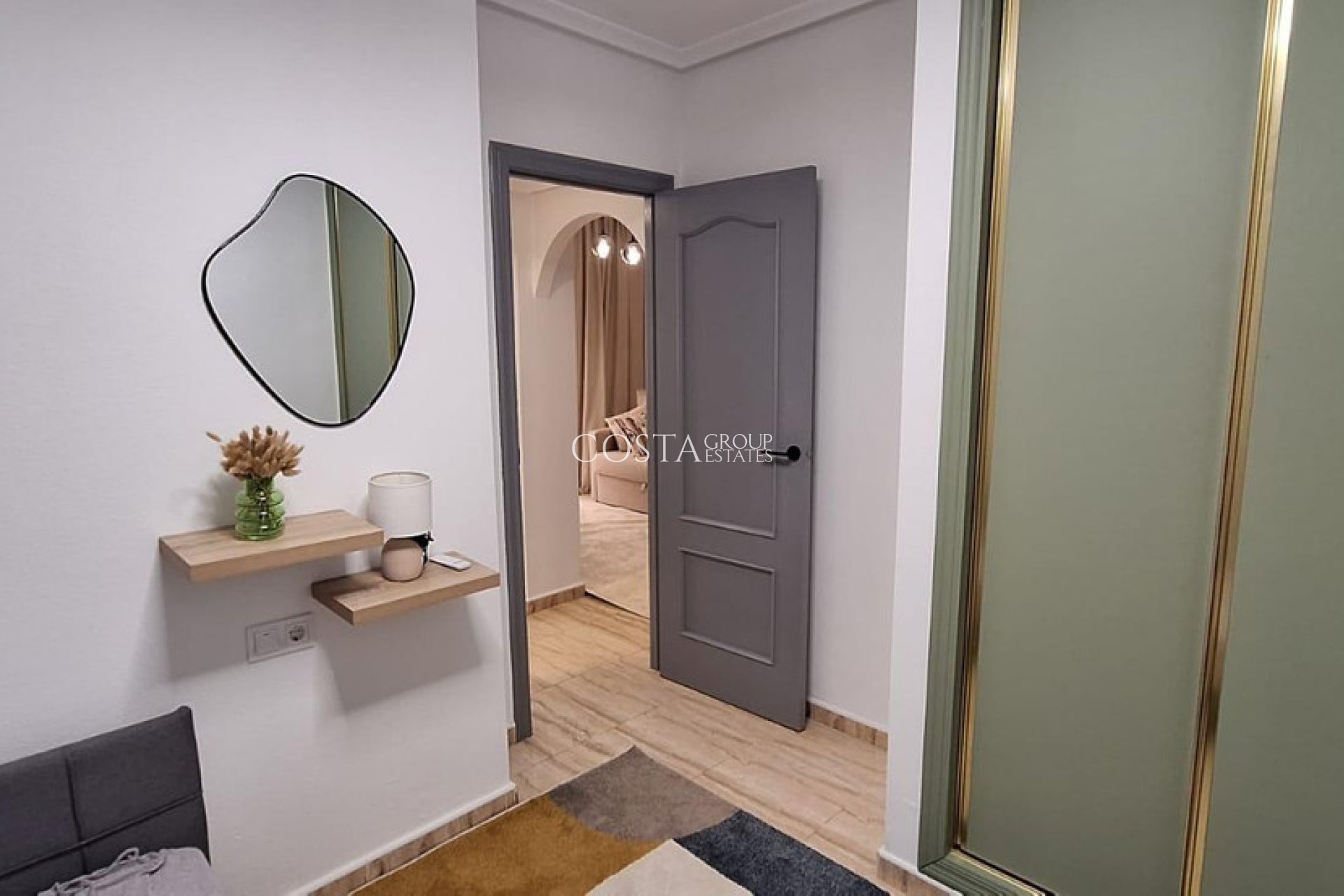 Resale - Apartments -
Torrevieja - Torrevieja Centro