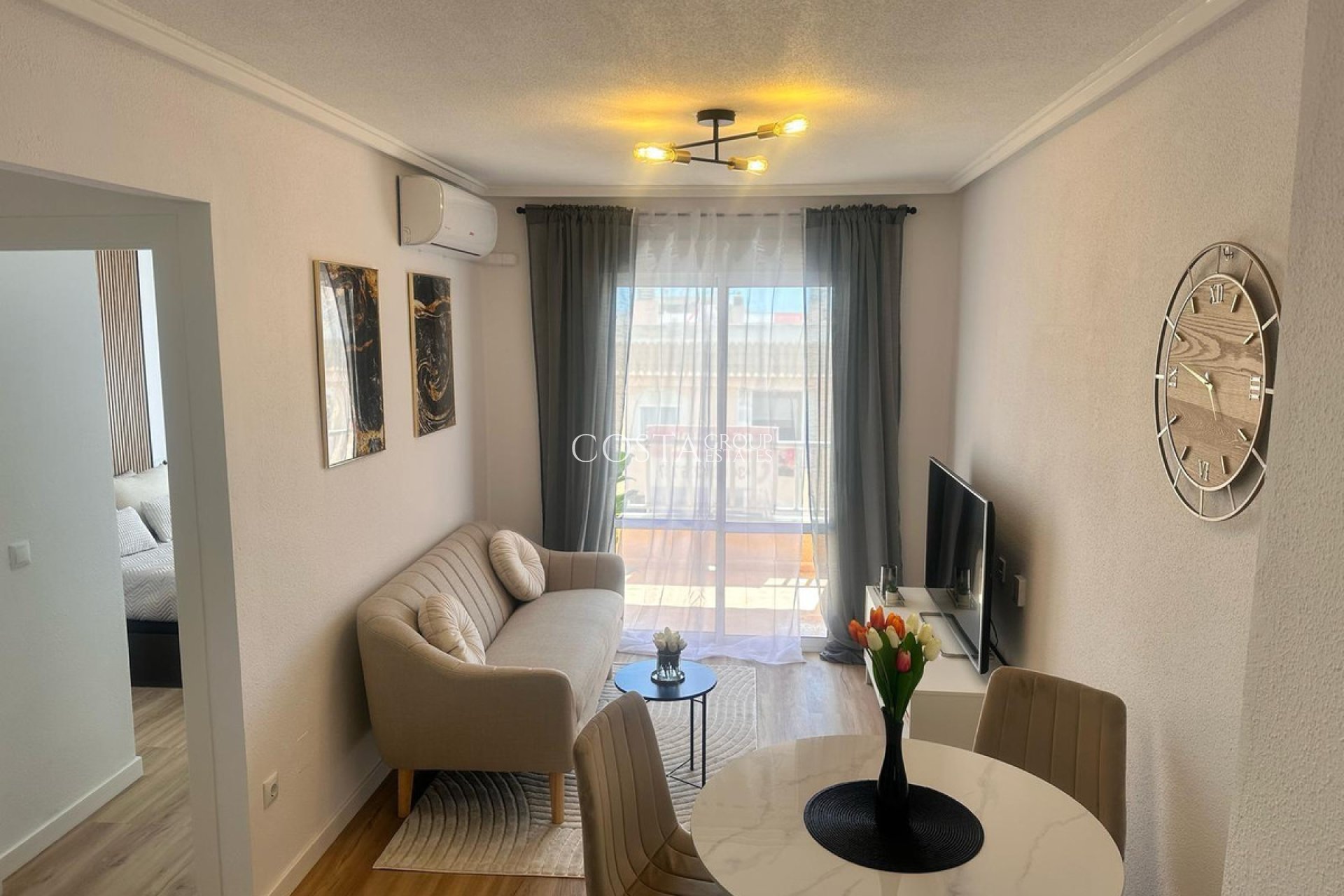 Resale - Apartments -
Torrevieja - Torrevieja Centro