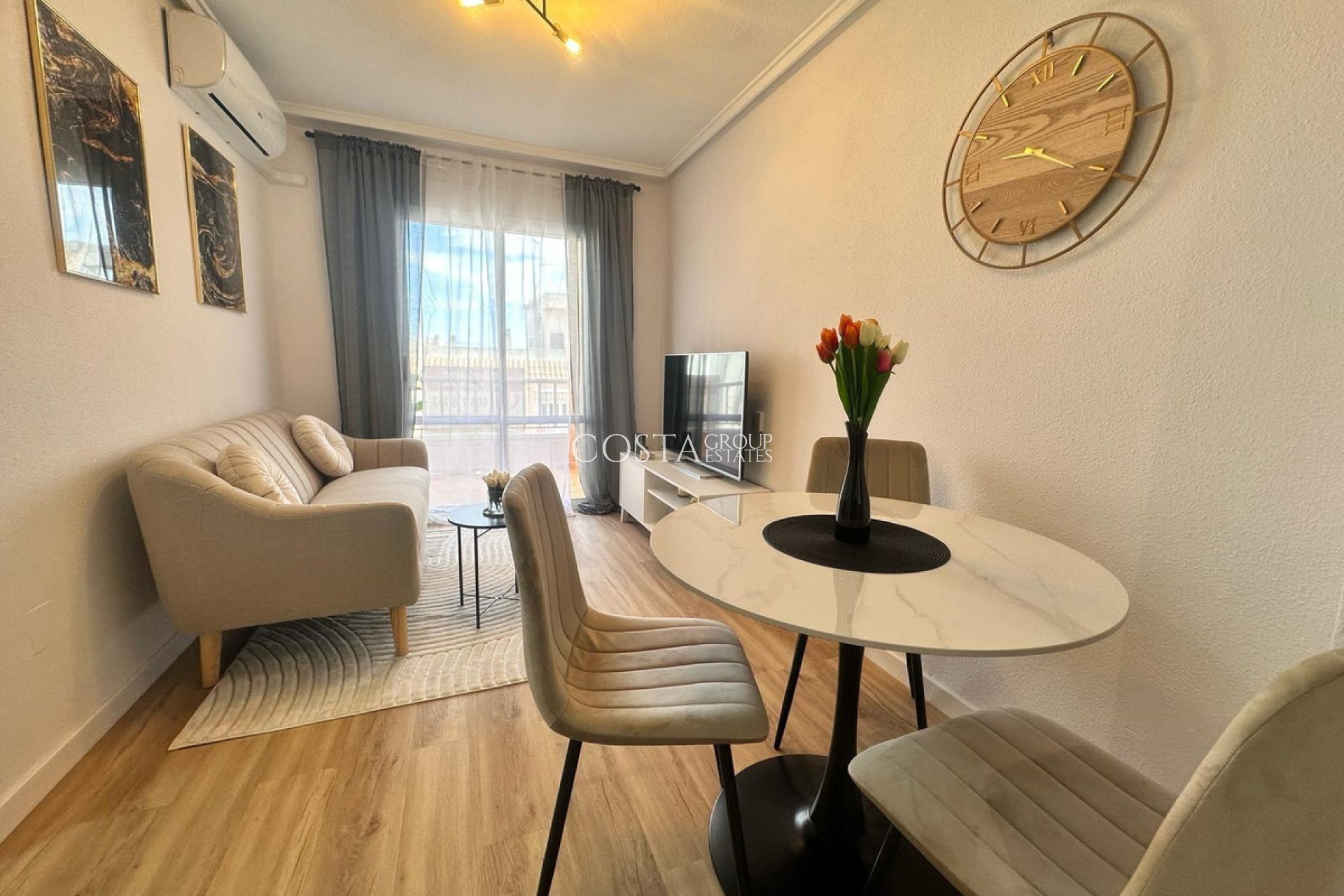 Resale - Apartments -
Torrevieja - Torrevieja Centro