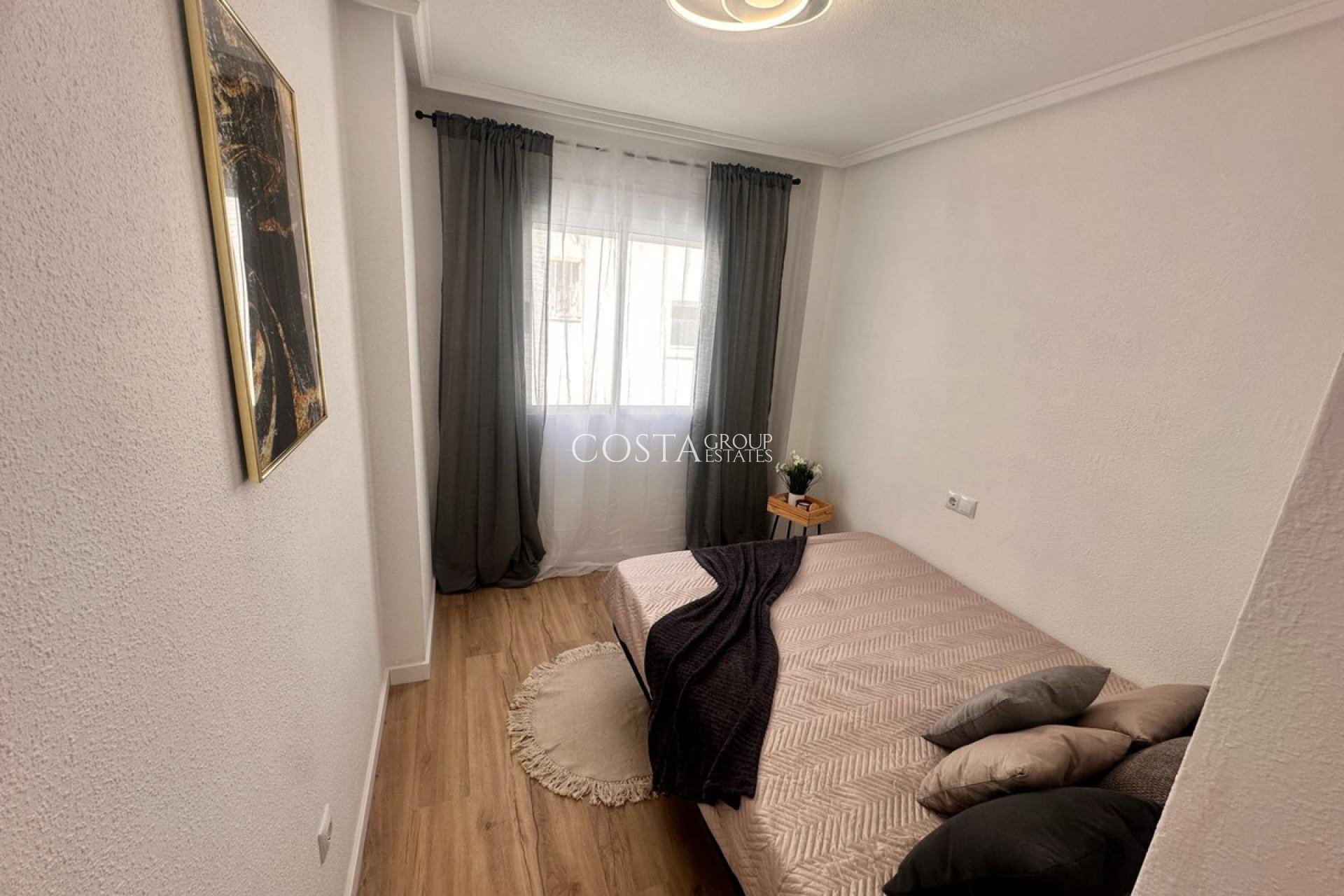 Resale - Apartments -
Torrevieja - Torrevieja Centro