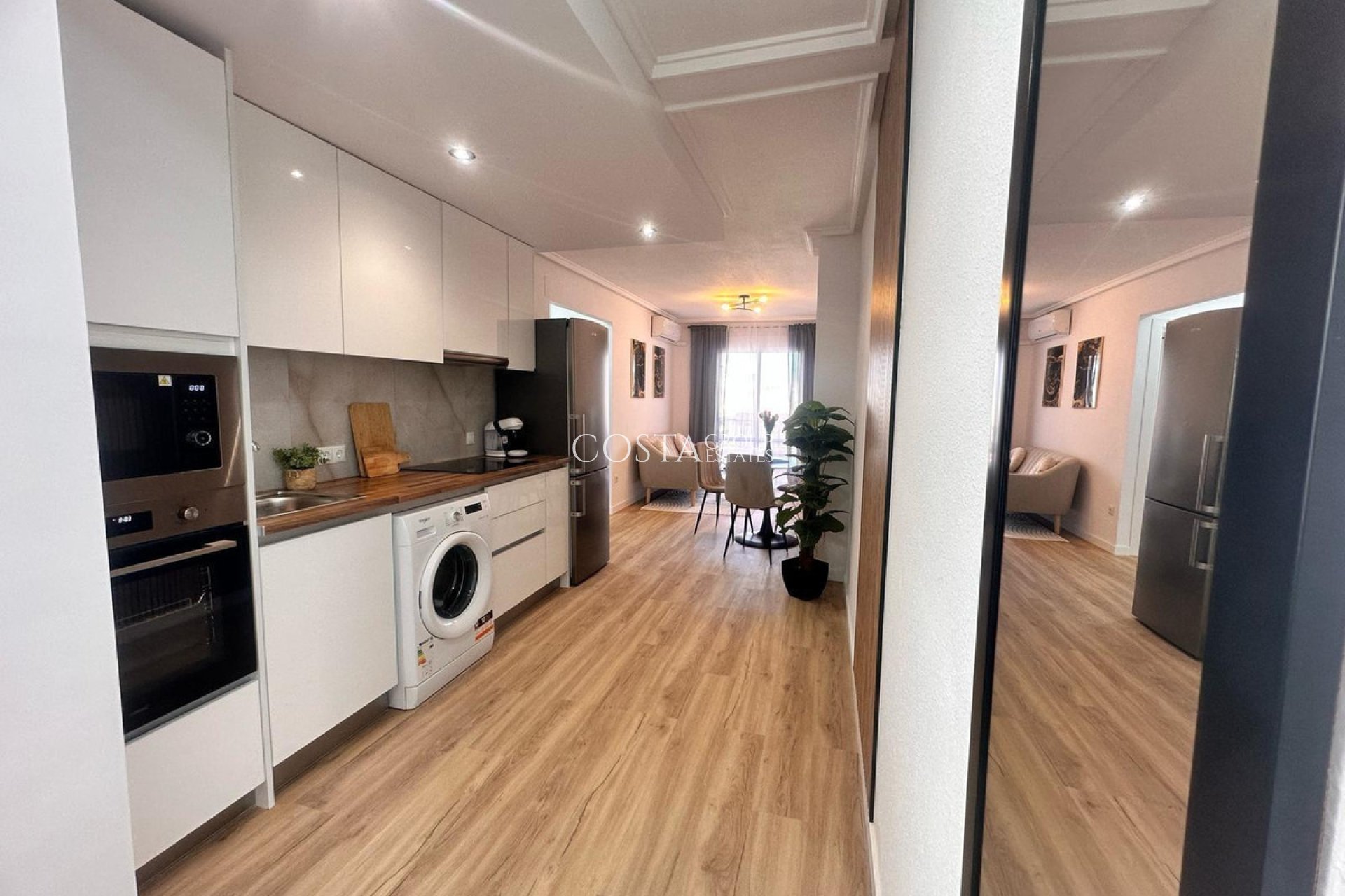 Resale - Apartments -
Torrevieja - Torrevieja Centro